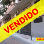 Fachada del local en venta en el centro de Alcorcón - Polvoranca con etiqueta de VENDIDO
