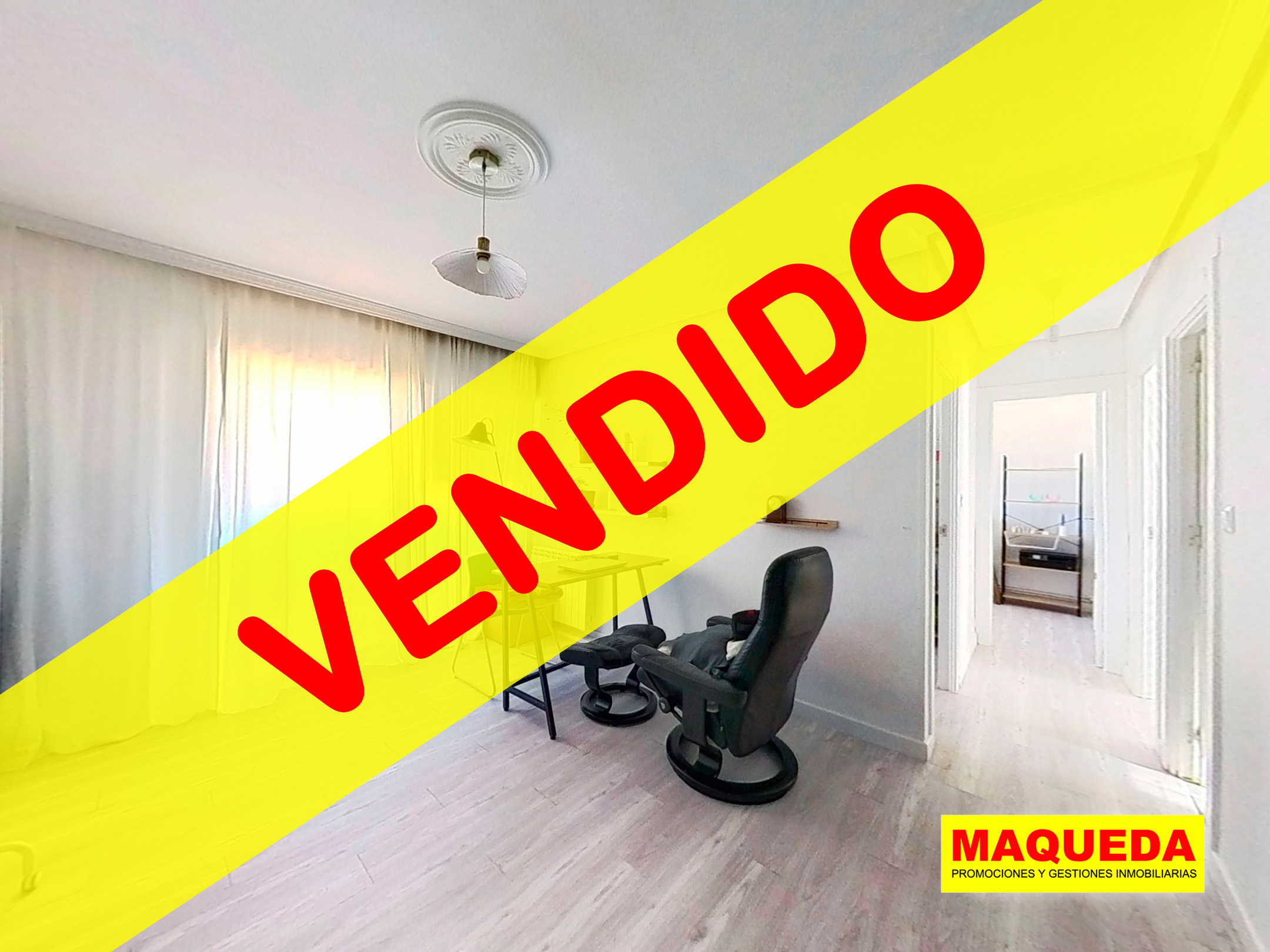 Salón del piso en venta en Alcorcón - Centro con etiqueta de VENDIDO