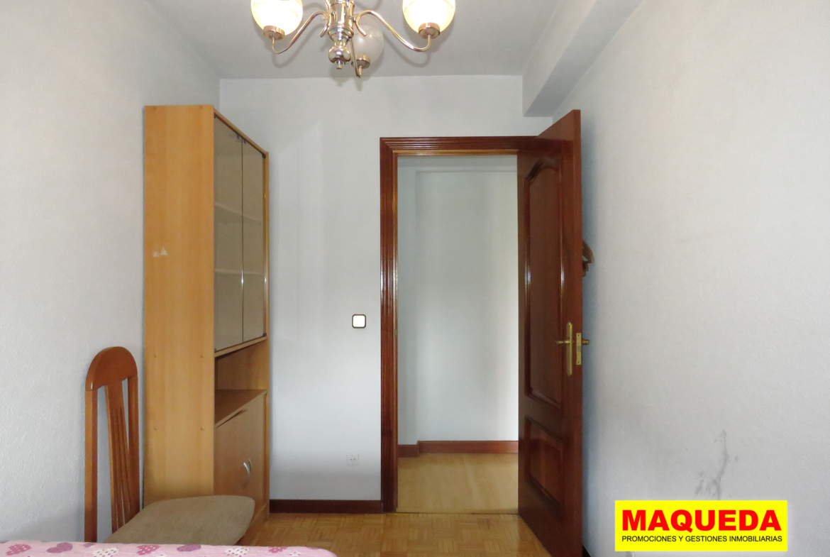 Dormitorio individual en piso en venta en calle Cisneros, Alcorcón