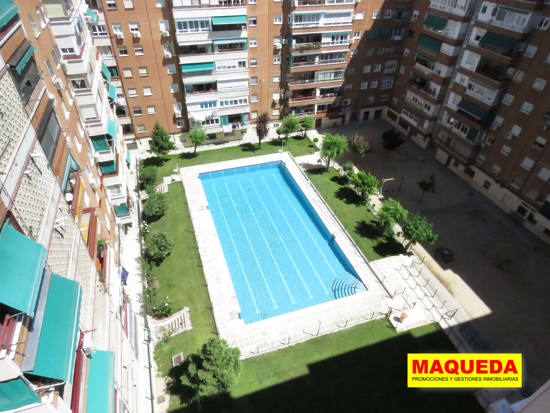 Piscina comunitaria de la urbanización Parque Guadalquivir en Alcorcón