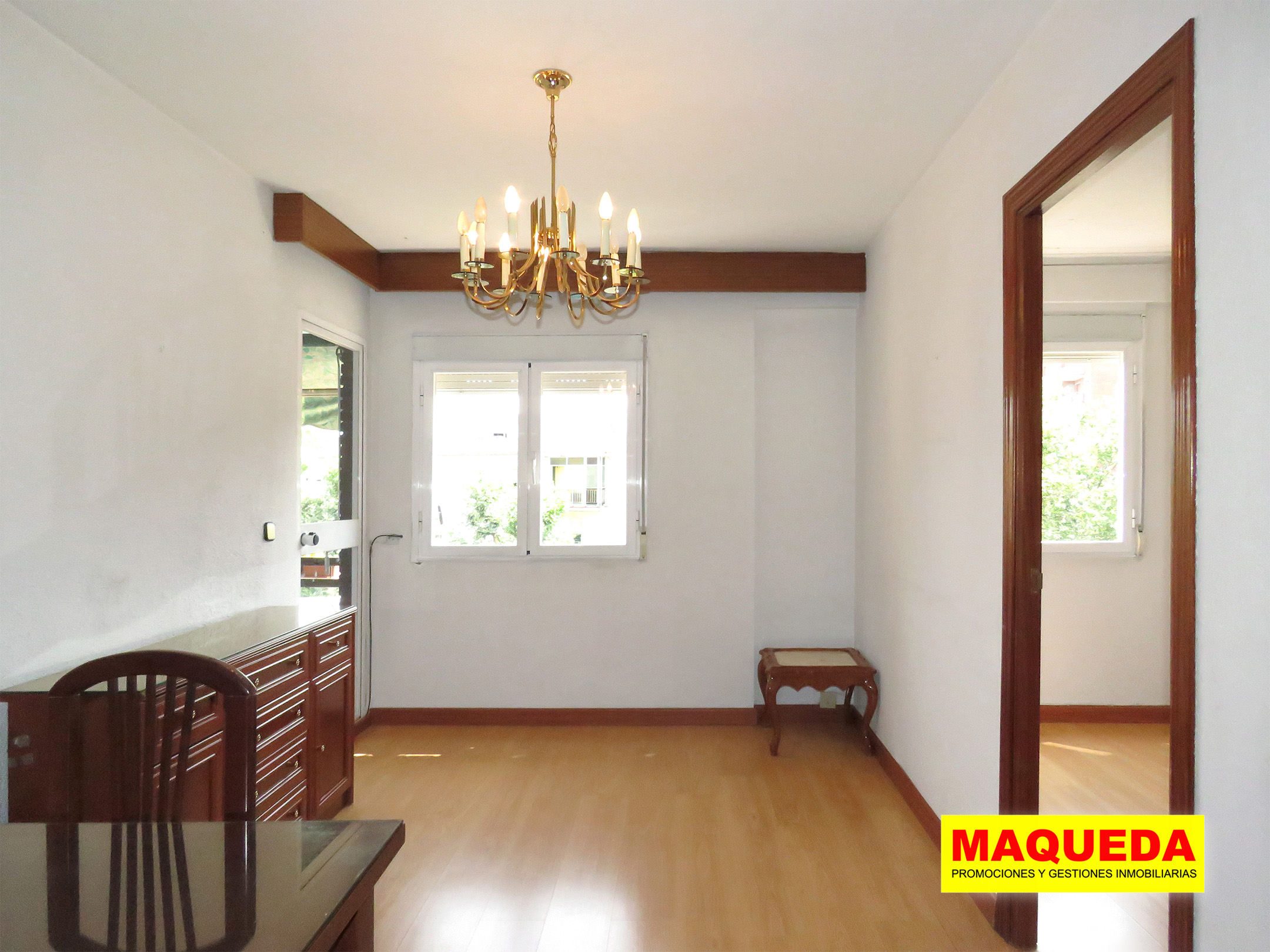 Salón luminoso con acceso a terraza en piso en venta en Alcorcón