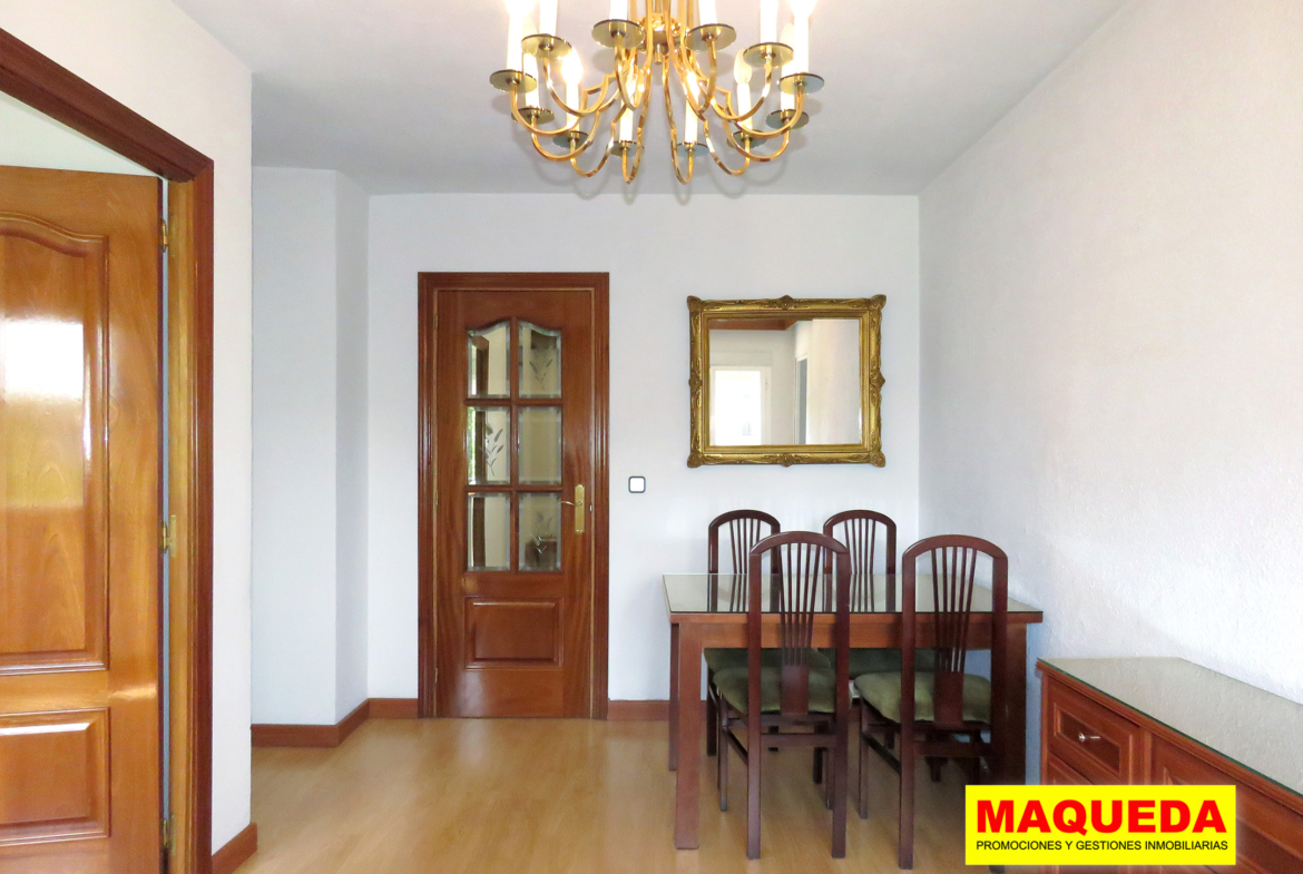 Salón luminoso con acceso a terraza en piso en venta en calle Cisneros, Alcorcón