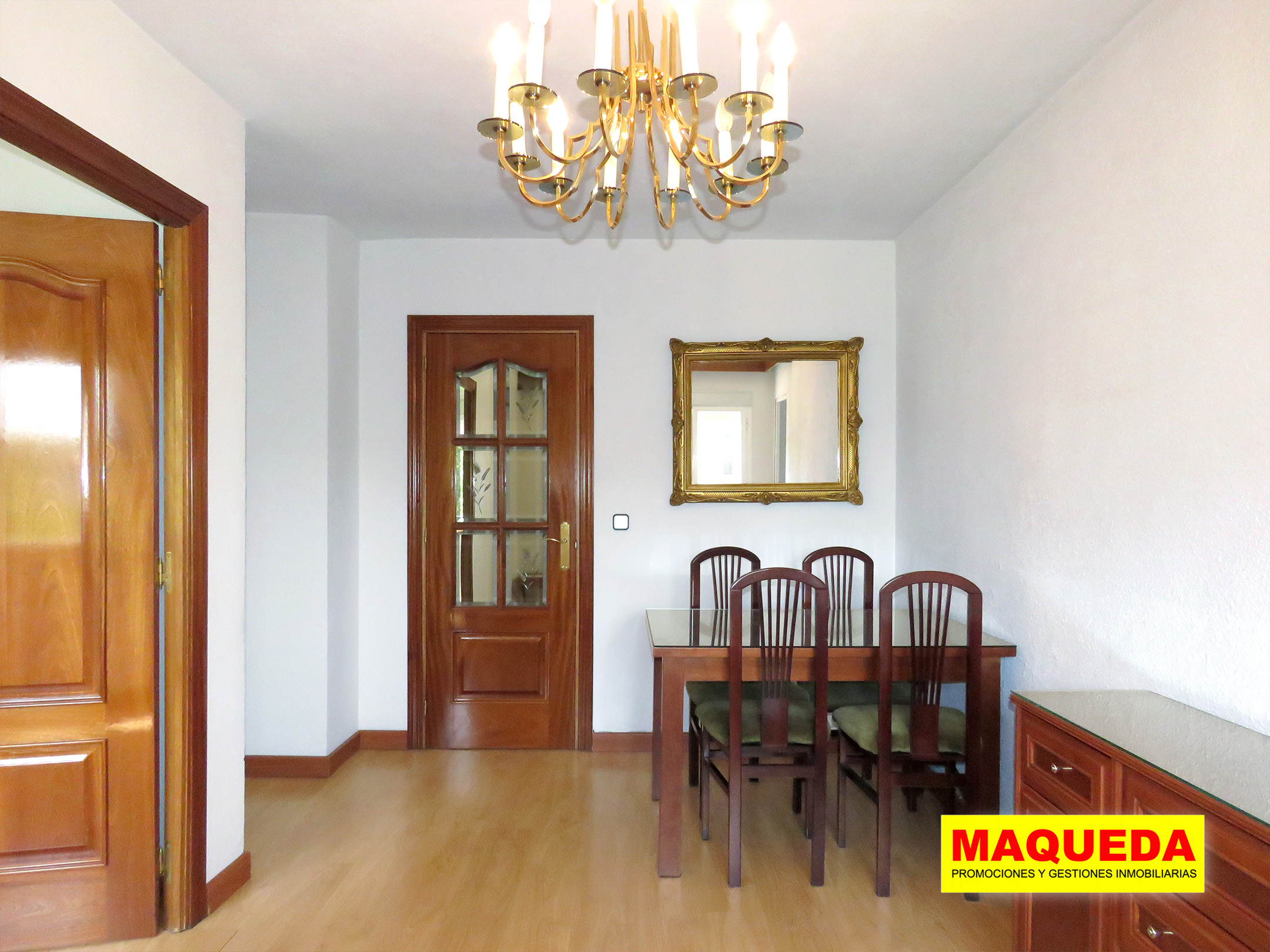 Salón luminoso con acceso a terraza en piso en venta en calle Cisneros, Alcorcón