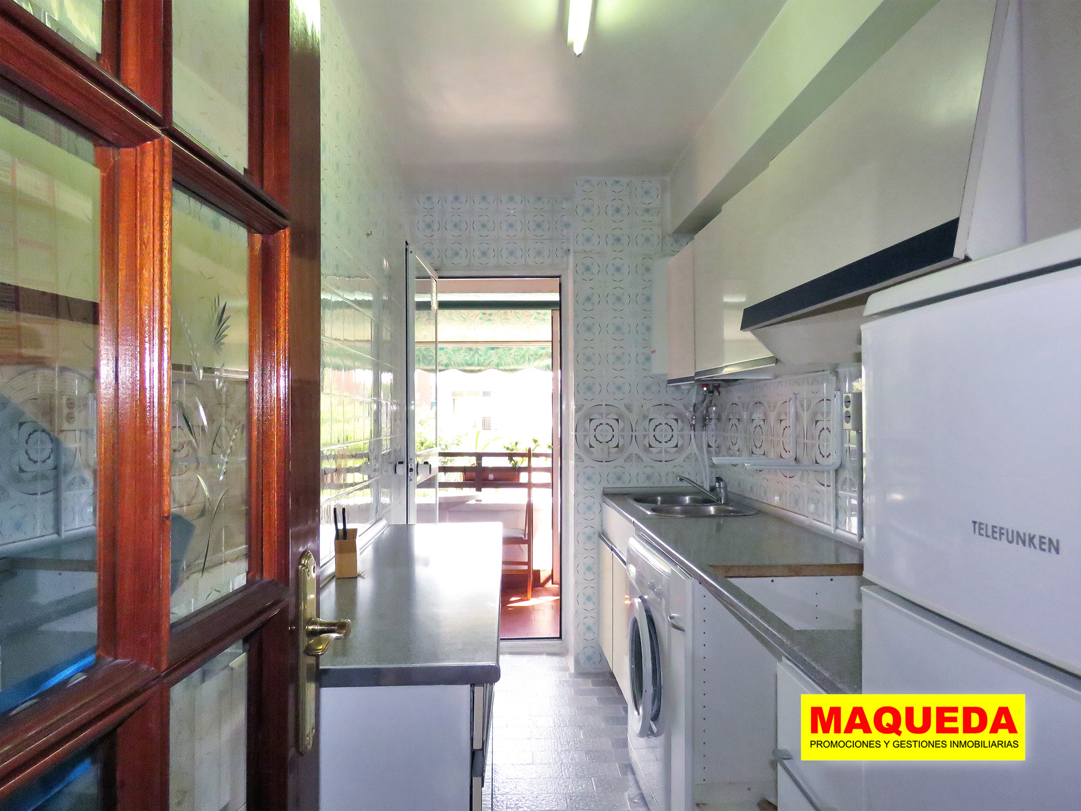 Cocina con acceso a terraza en vivienda situada en piso en venta en Alcorcón