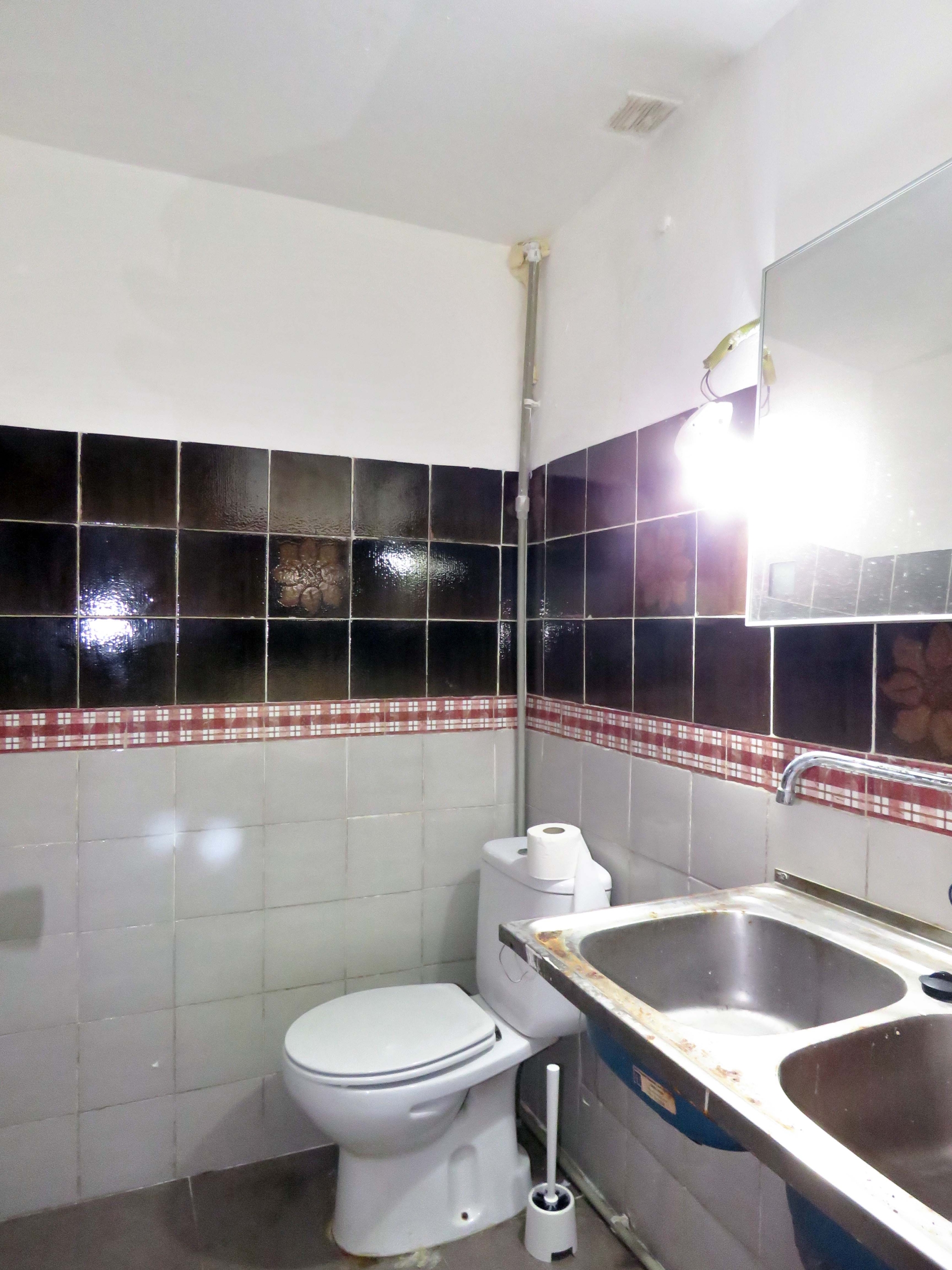 Aseo del local en venta en el centro de Alcorcón