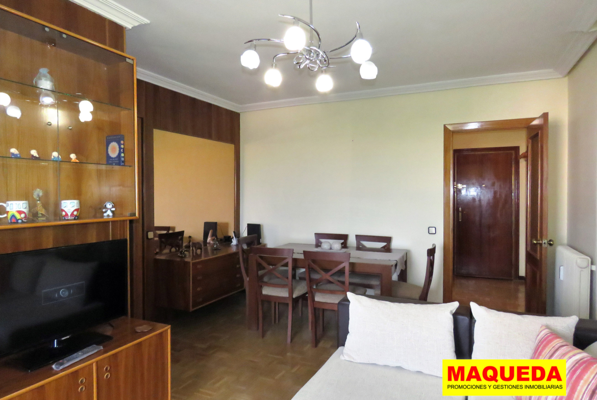 Salón-comedor del piso en avenida del oeste de Alcorcón
