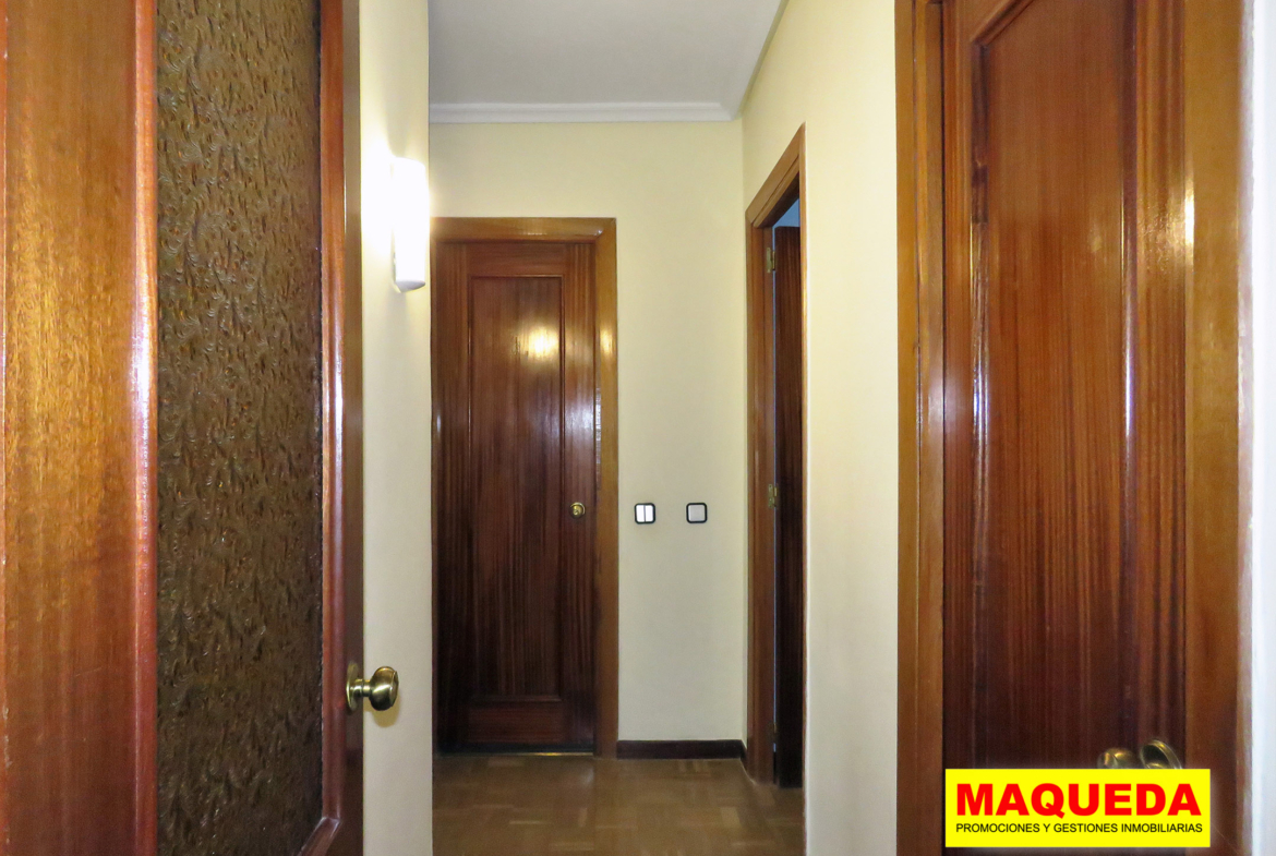 Pasillo del piso en venta en avenida del Oeste de Alcorcón