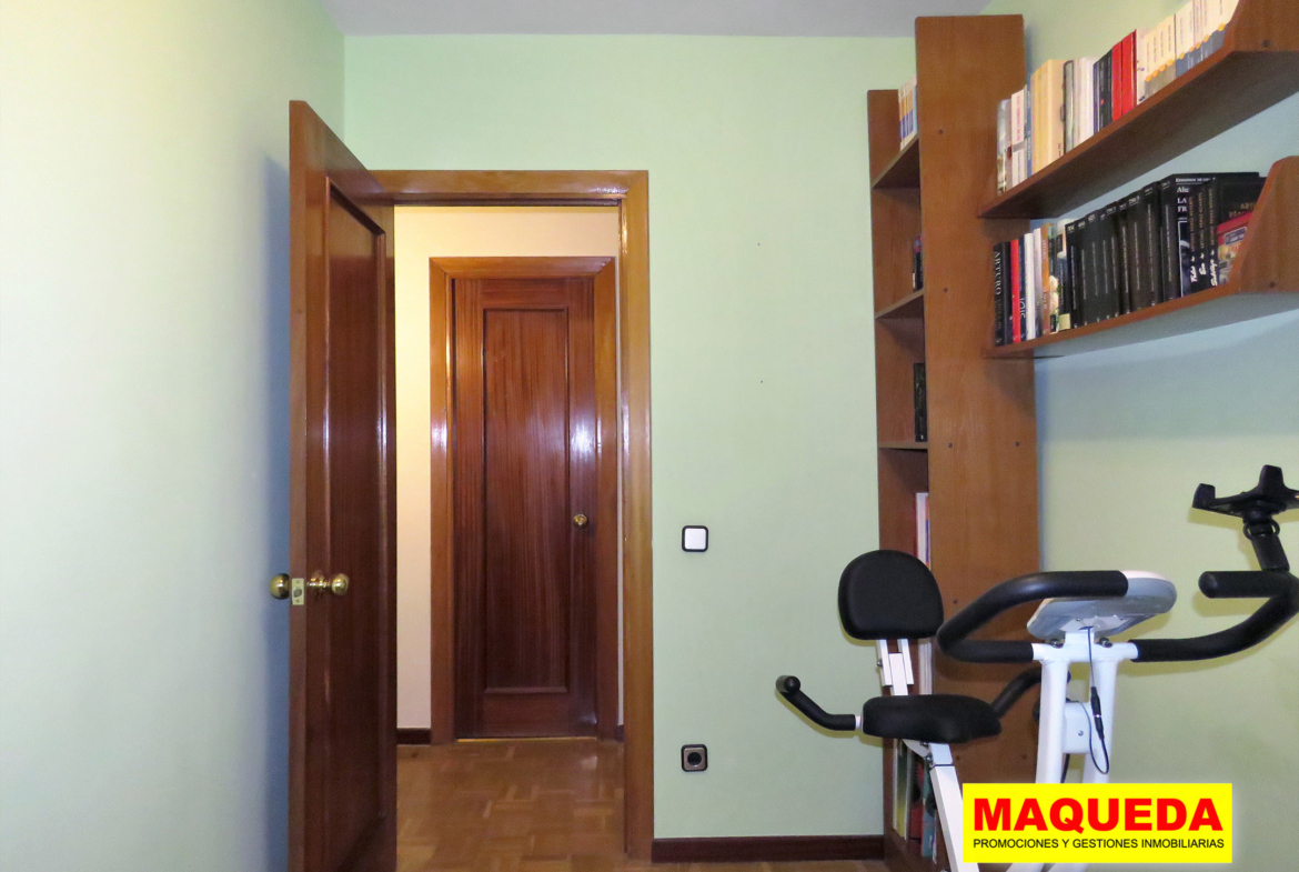 Dormitorio individual del piso en venta en avenida del Oeste de Alcorcón