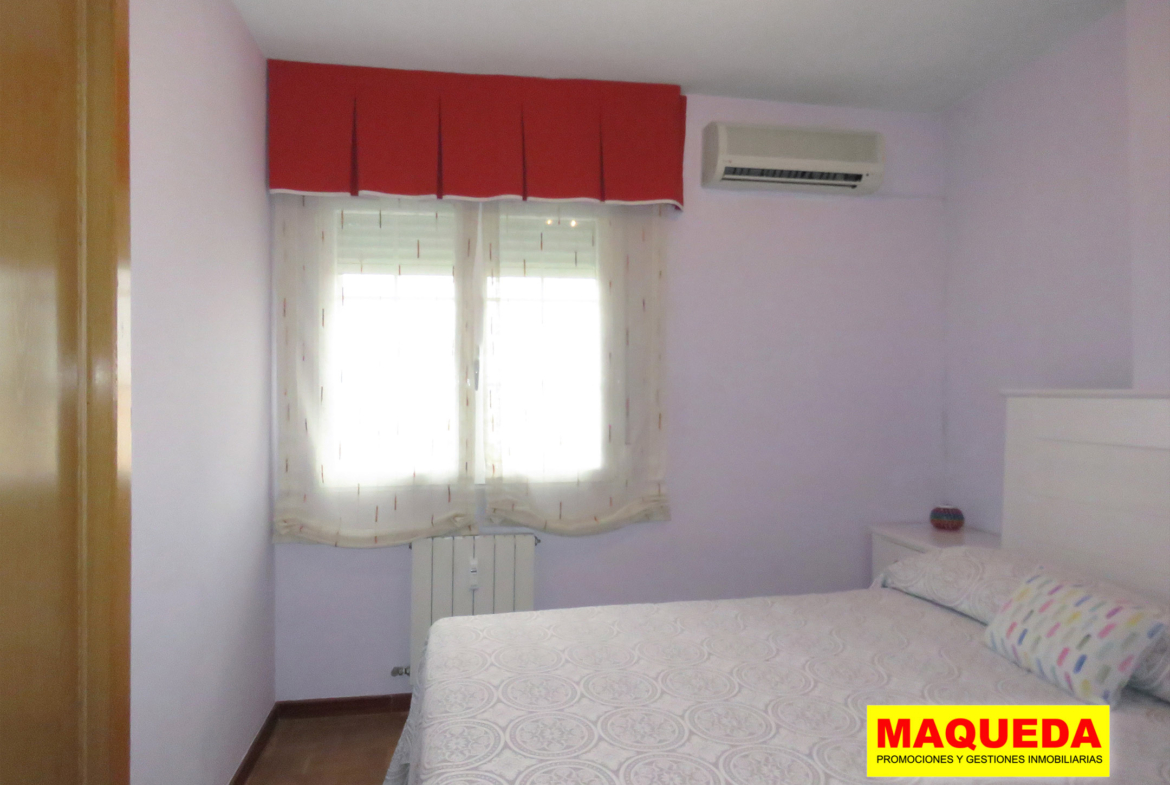 Dormitorio principal del piso en venta en avenida del Oeste de Alcorcón