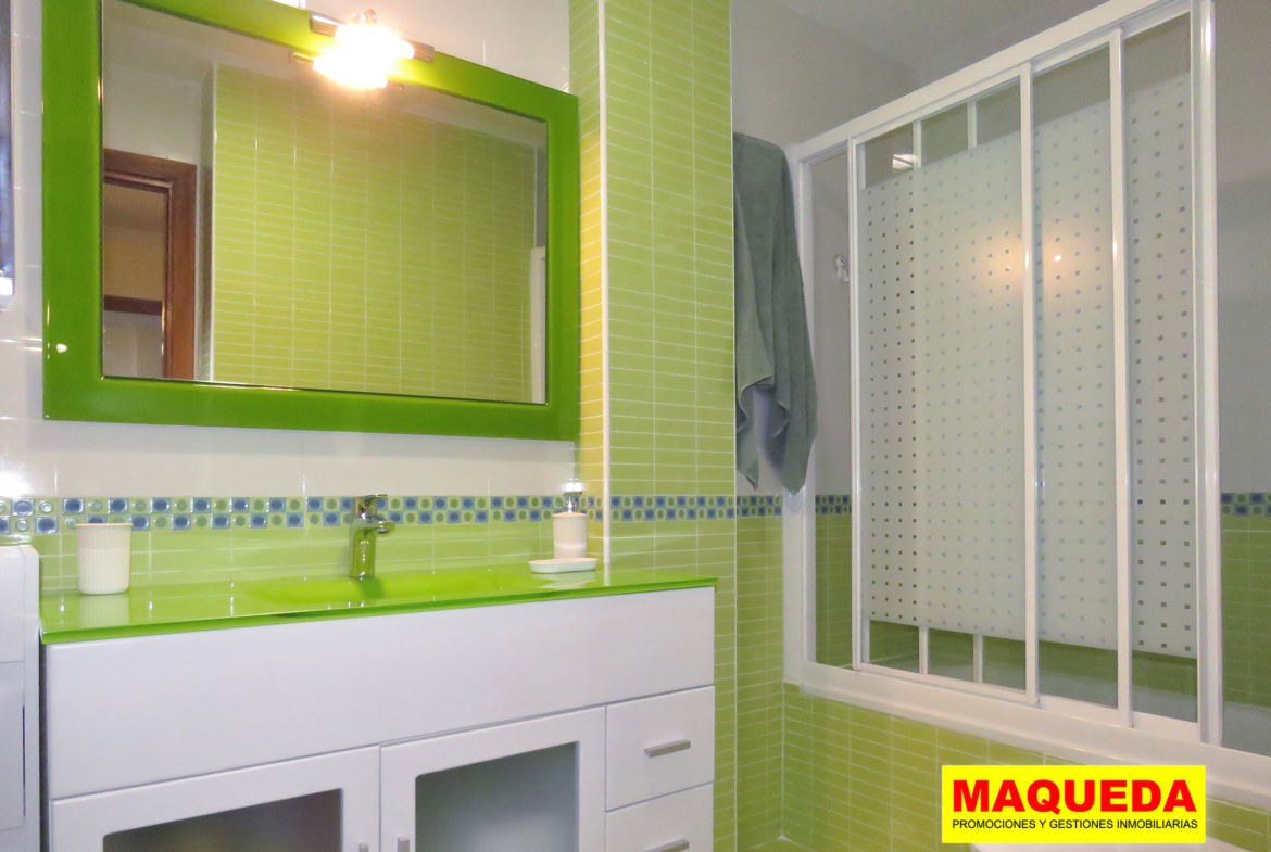 Baño del piso en venta en avenida del Oeste de Alcorcón