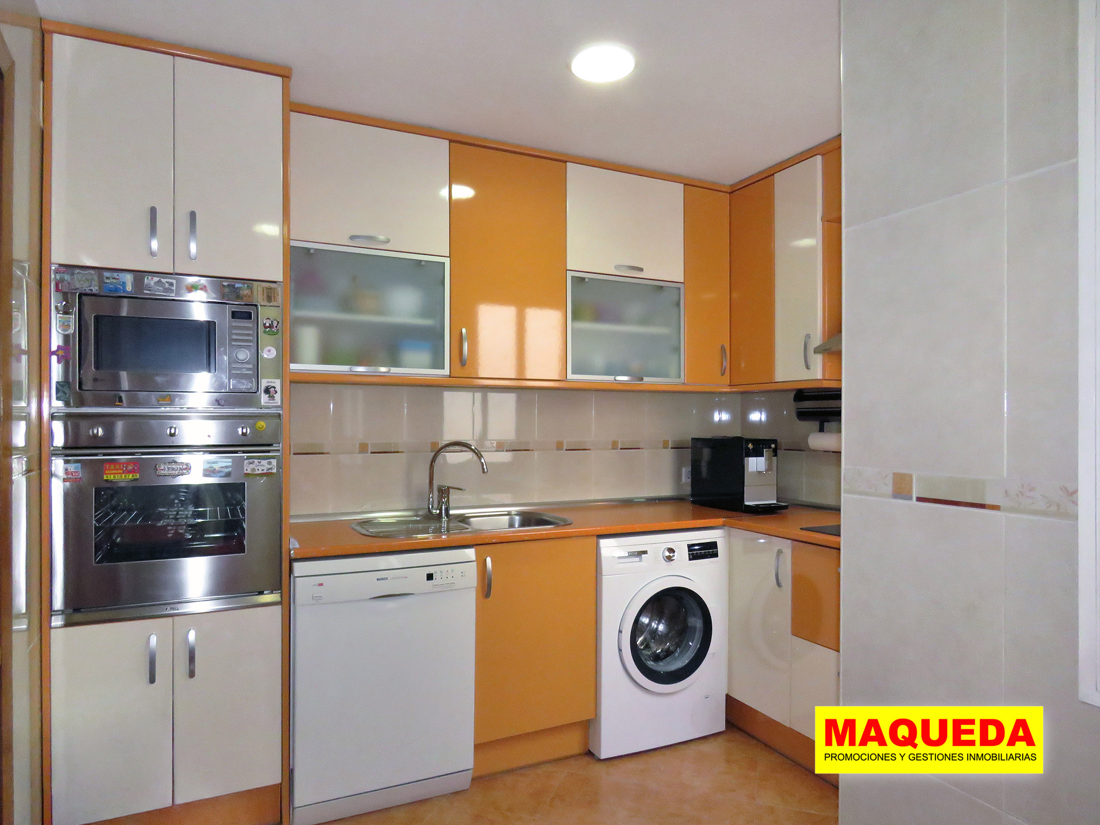 Cocina amueblada del piso en venta en Avenida del Oeste Alcorcón