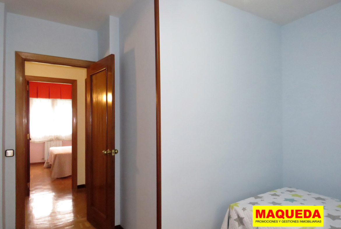 Dormitorio doble del piso en venta en avenida del Oeste de Alcorcón