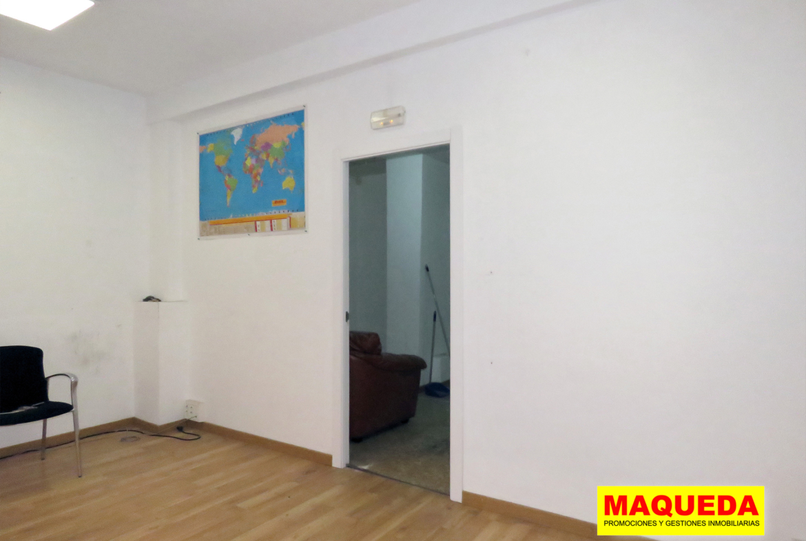 Sala principal del local en venta en el centro de Alcorcón