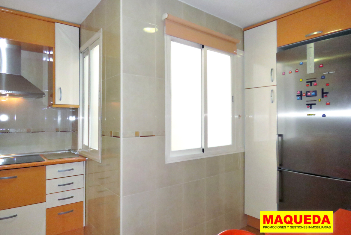 Cocina del piso en avenida del Oeste