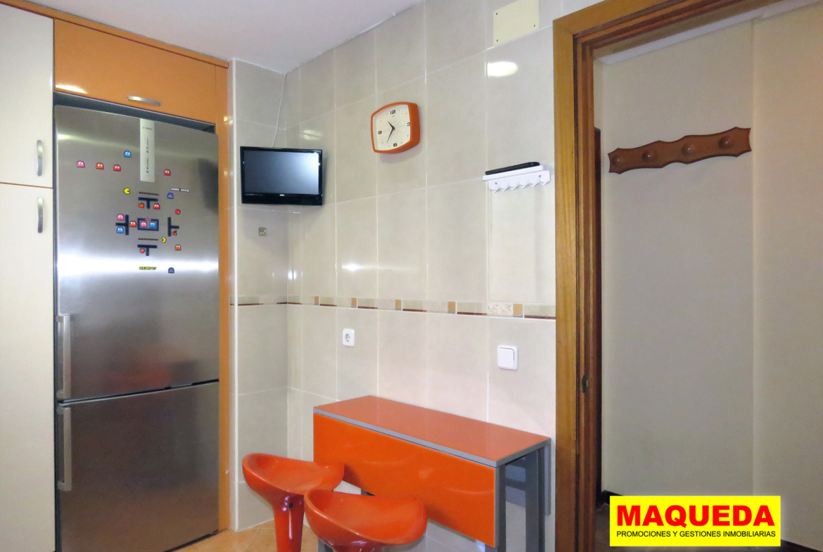 Zona de desayunos en cocina del piso de avenida del oeste - Alcorcón