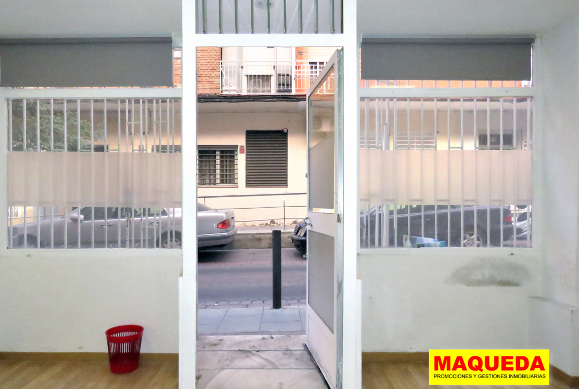 Calle San Juan desde el local en venta en el centro de Alcorcón