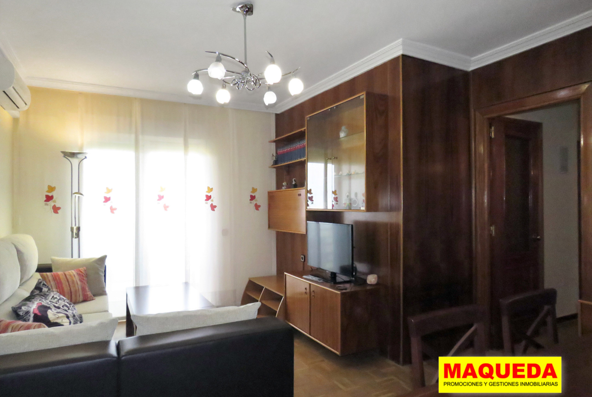 Salón del piso en venta en Avenida del Oeste, Alcorcón (87 m²)