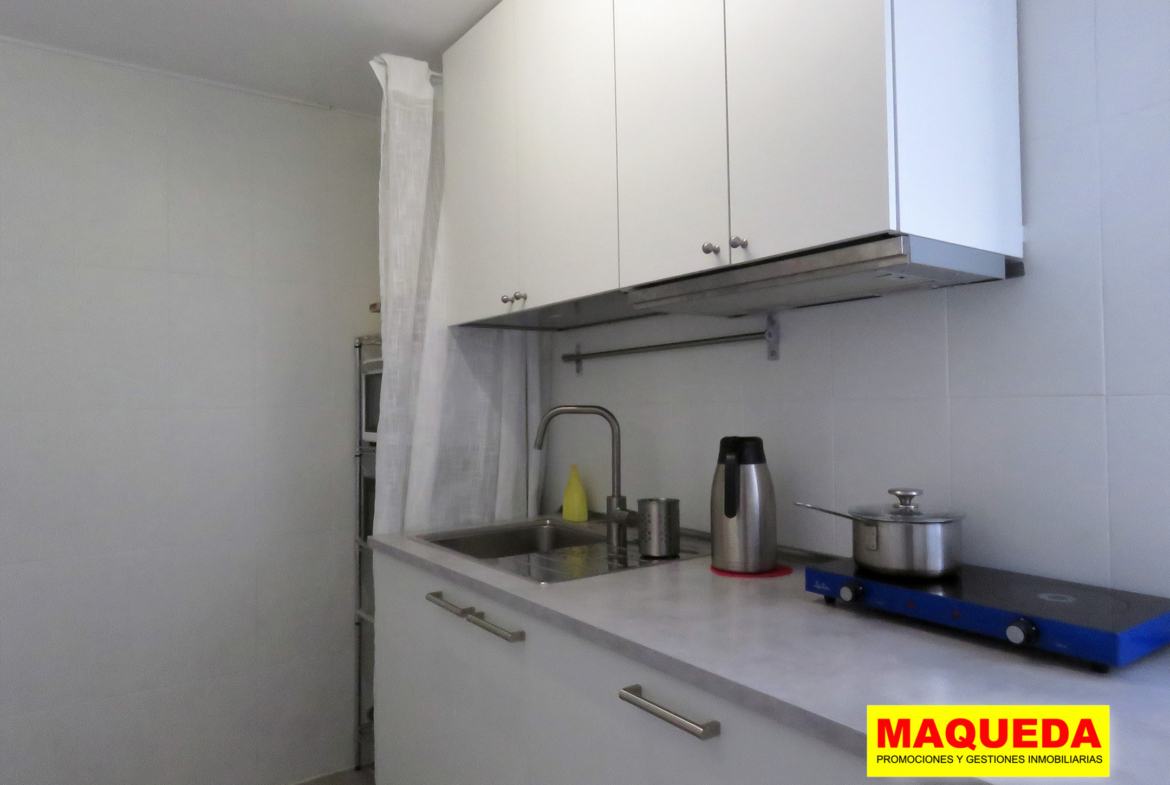 Cocina amueblada del piso en venta en Alcorcón
