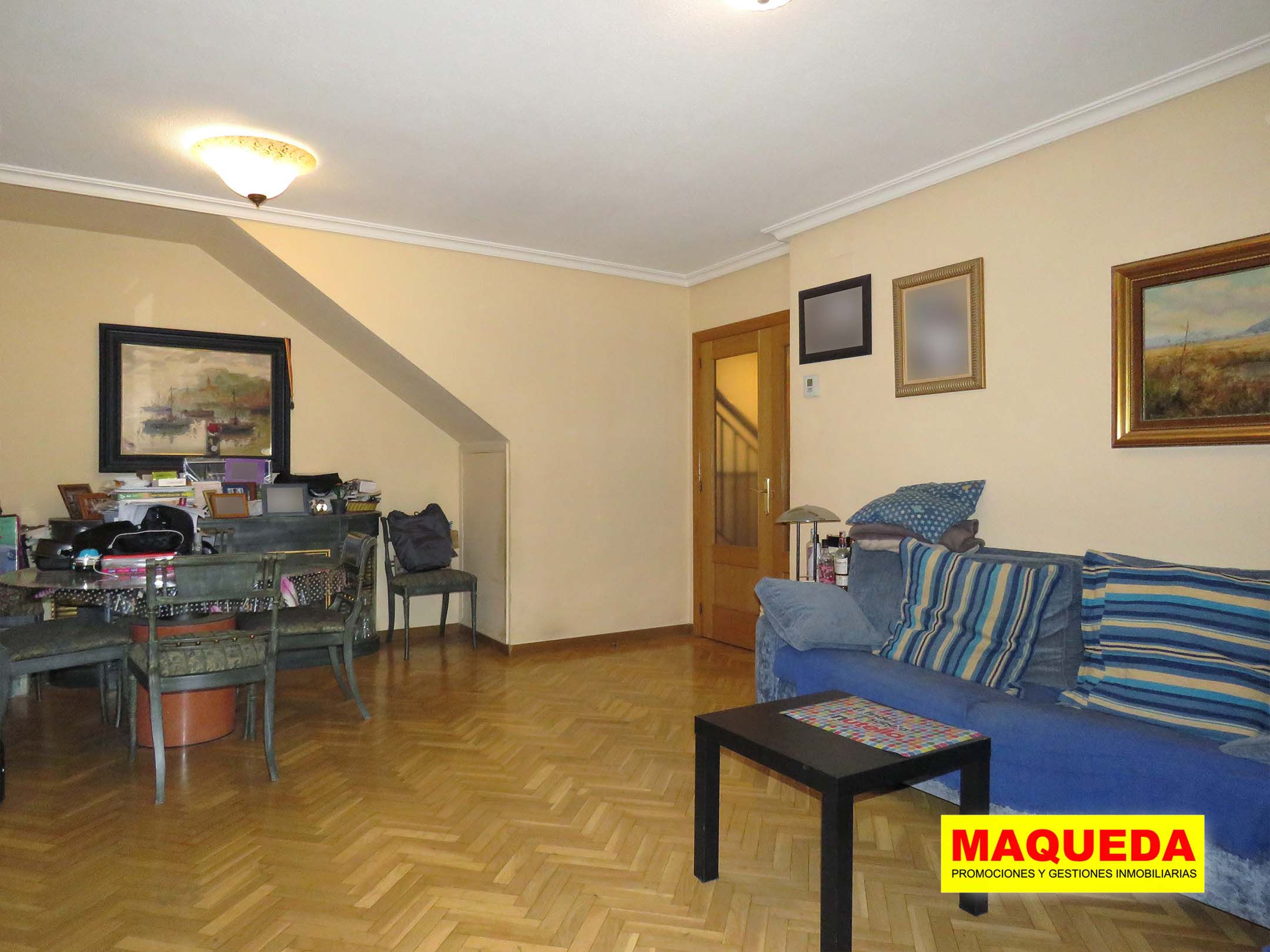 Salón del ático dúplex en venta en Alcorcón