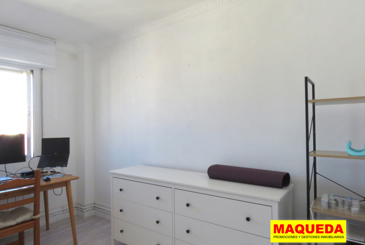 Dormitorio individual del piso en venta en Alcorcón