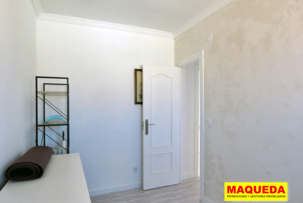 Dormitorio individual del piso en venta en calle Cañada de Alcorcón