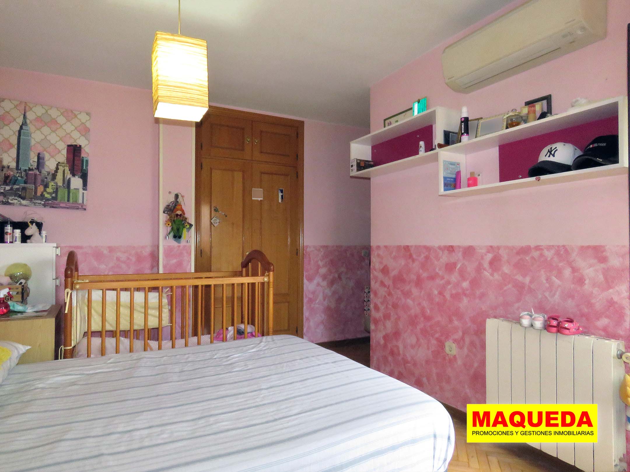 Dormitorio con terraza del dúplex en venta Alcorcón