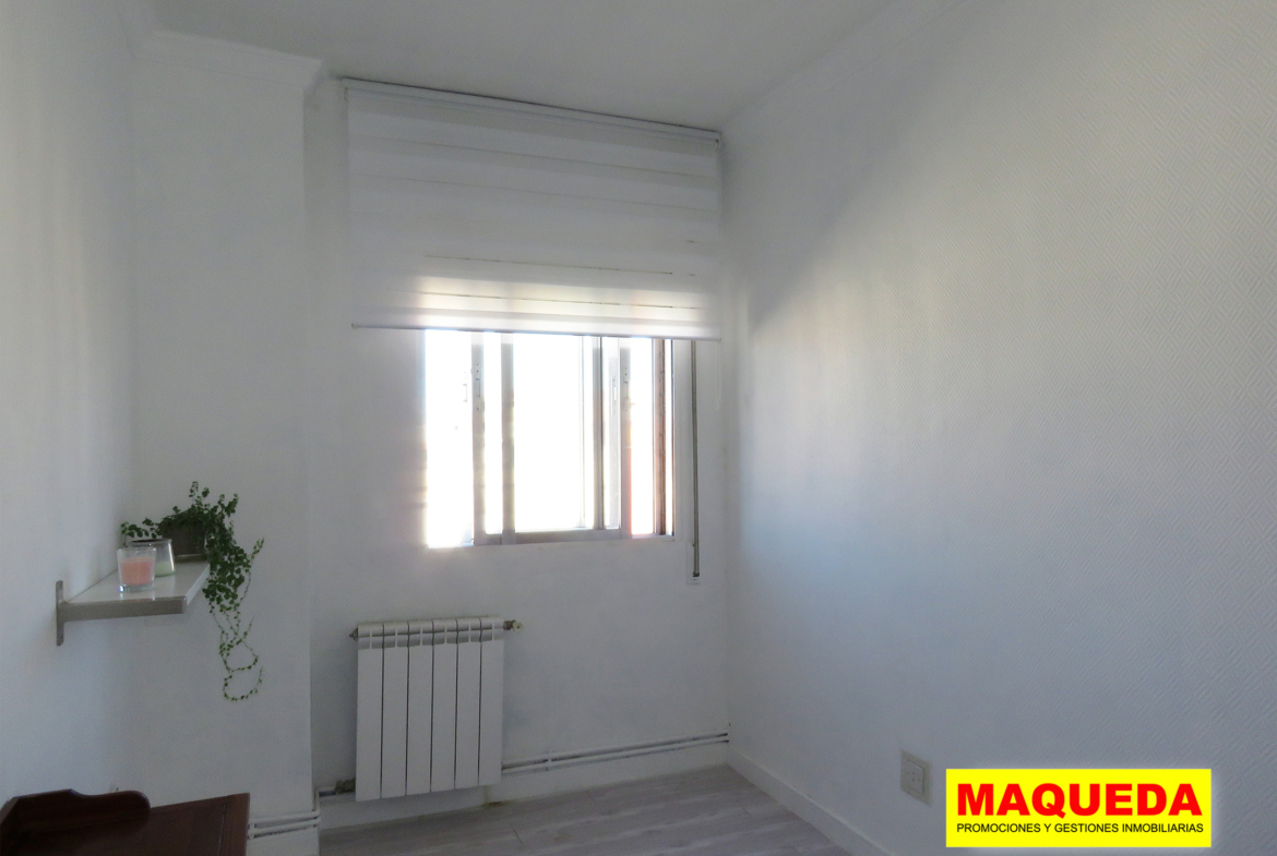 Dormitorio individual del piso en venta en zona Los Cantos