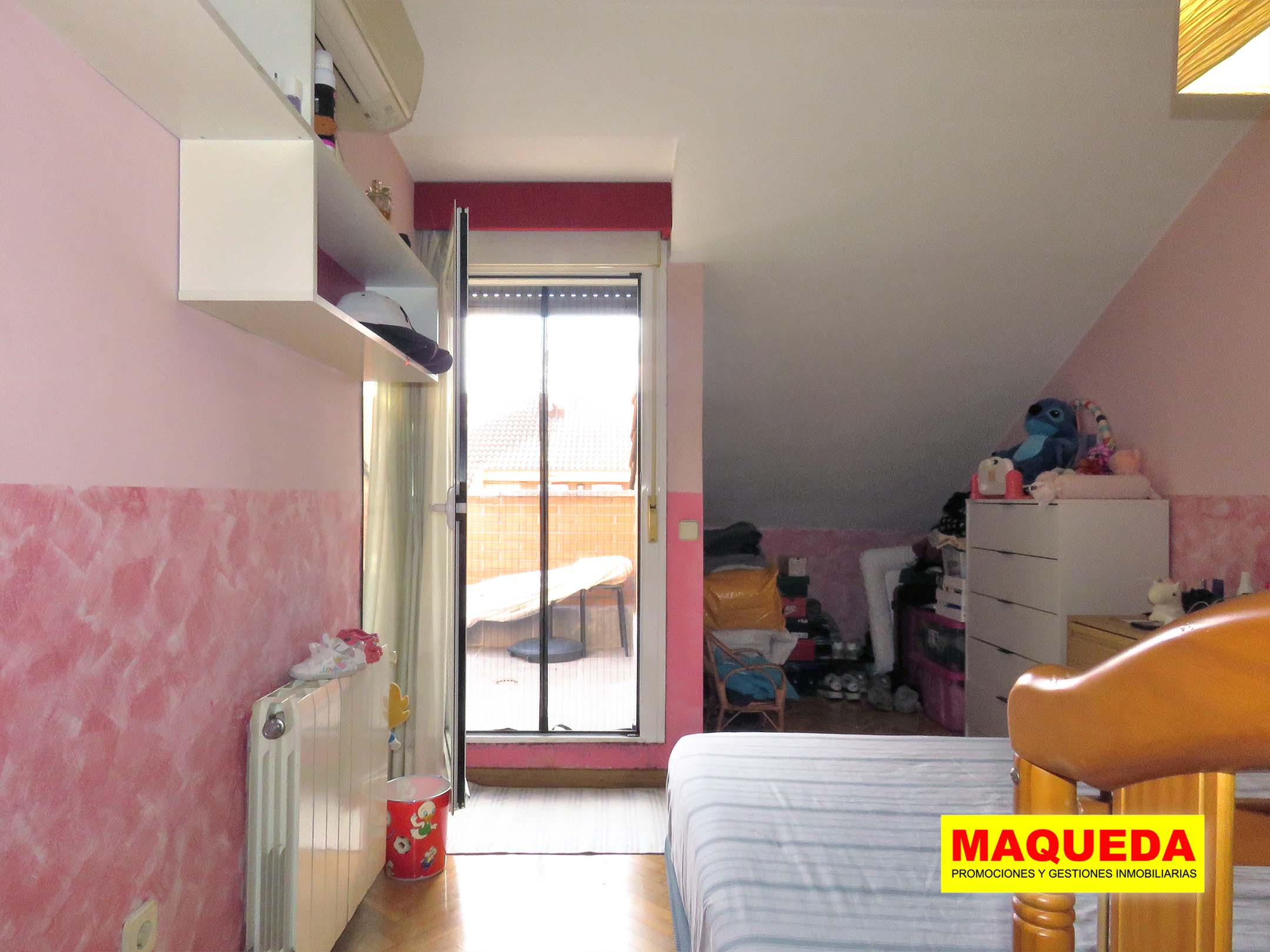 Dormitorio con terraza en piso en venta en Prado Santo Domingo