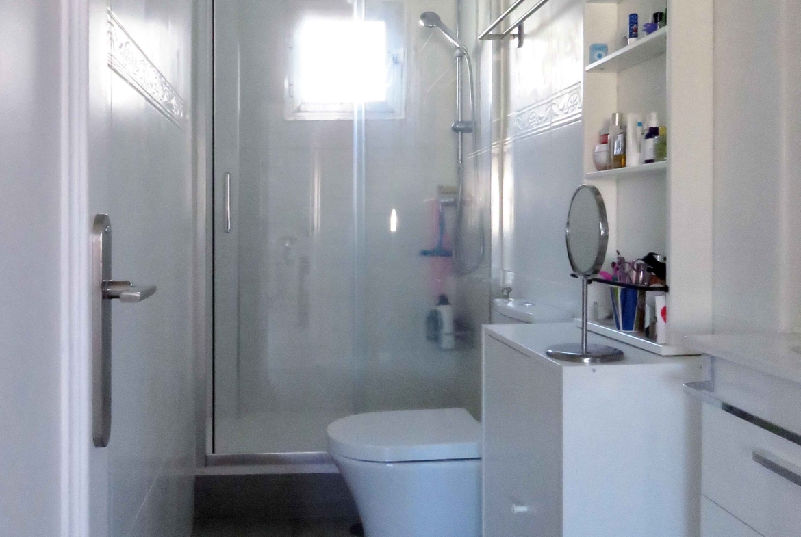 Baño reformado del piso en venta en Alcorcón