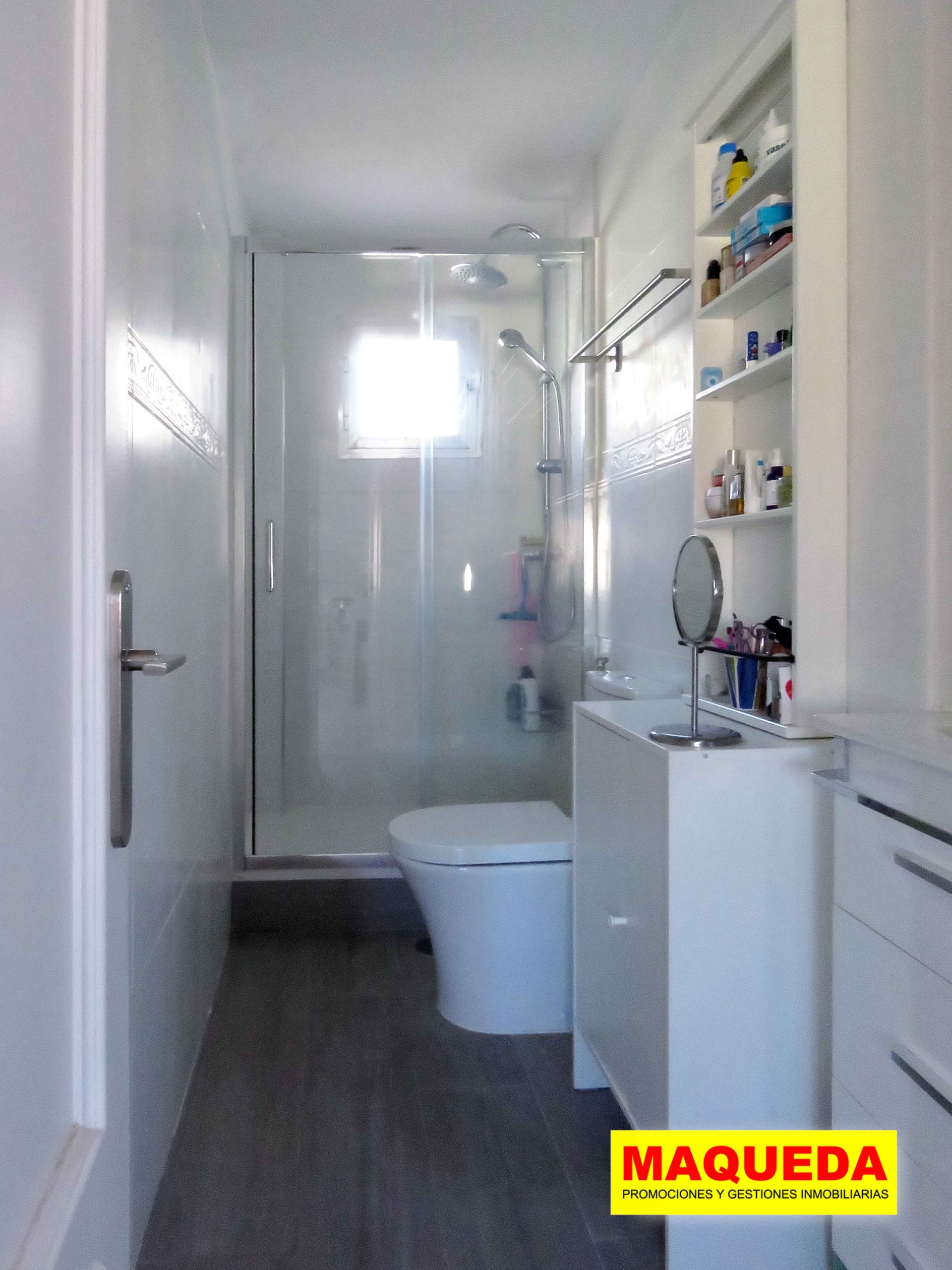 Baño reformado del piso en venta en Alcorcón