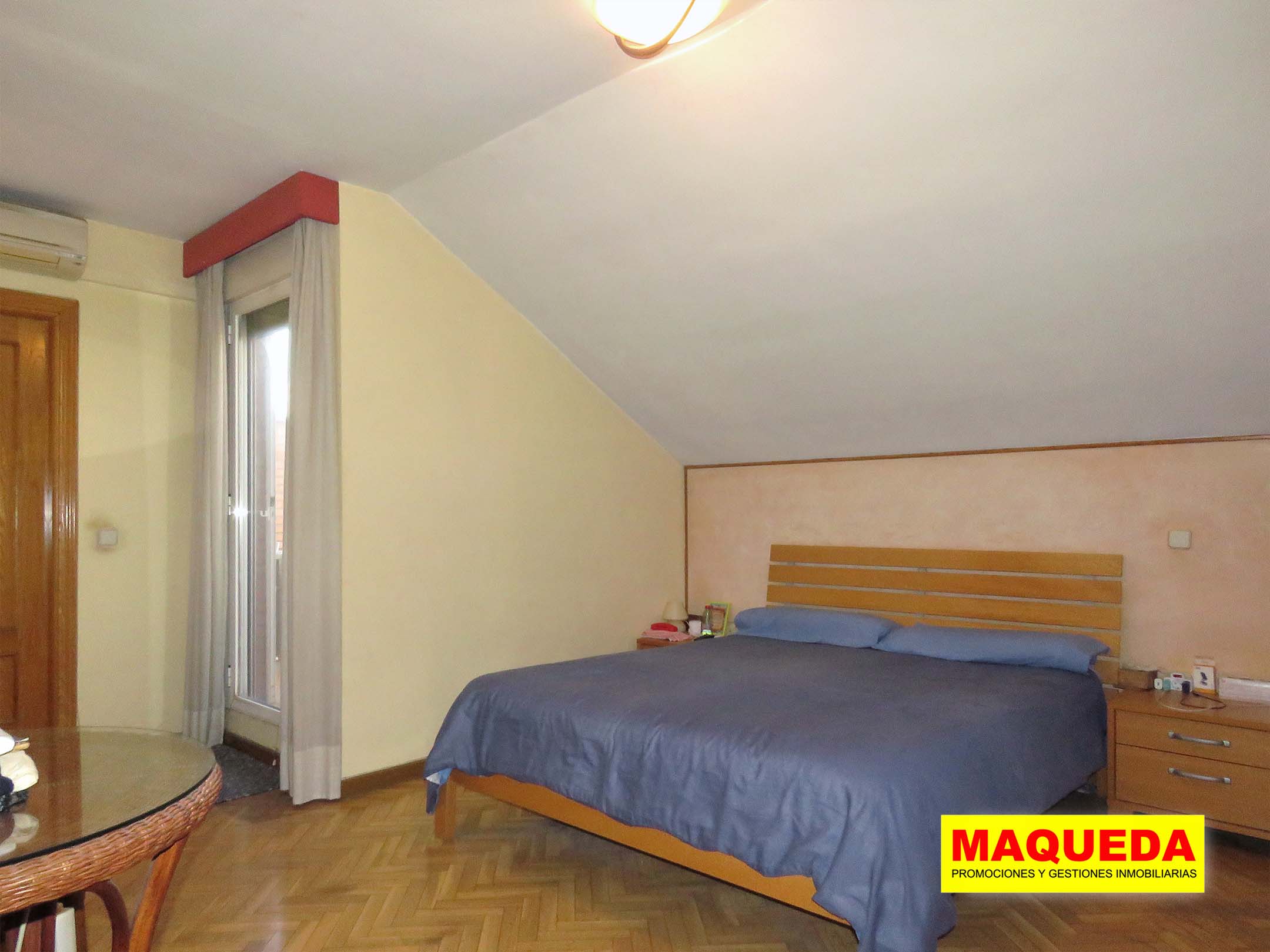 Dormitorio principal del dúplex en Prado Santo Domingo