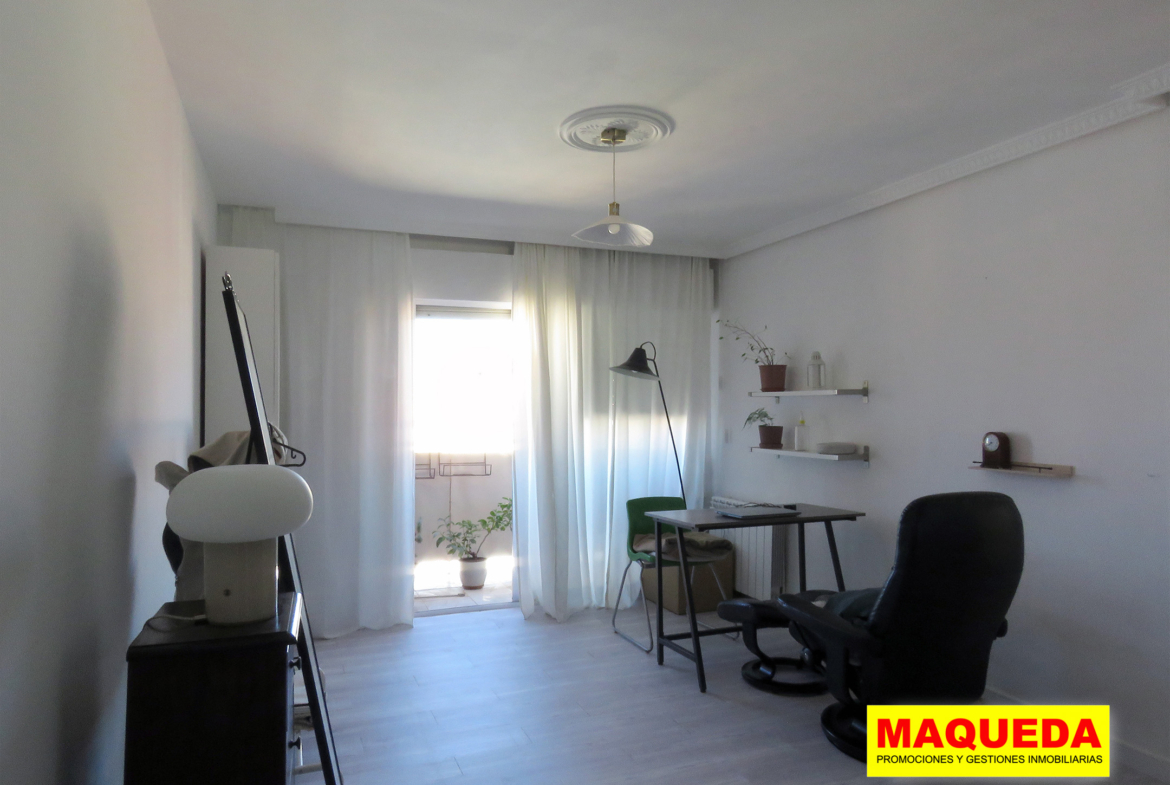 Salón del piso en venta junto a calle Los Cantos de Alcorcón