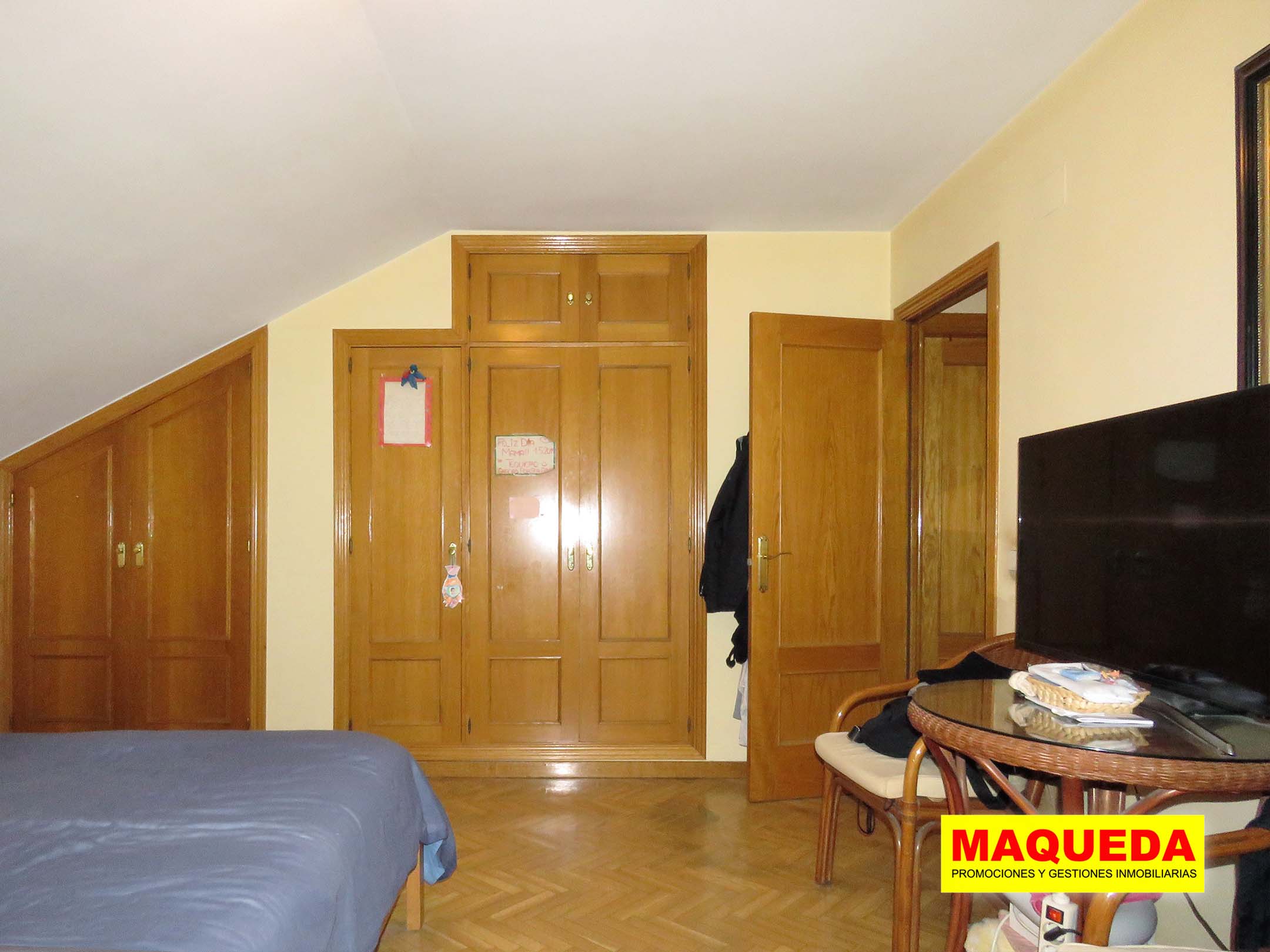 Dormitorio principal del dúplex en venta en Alcorcón