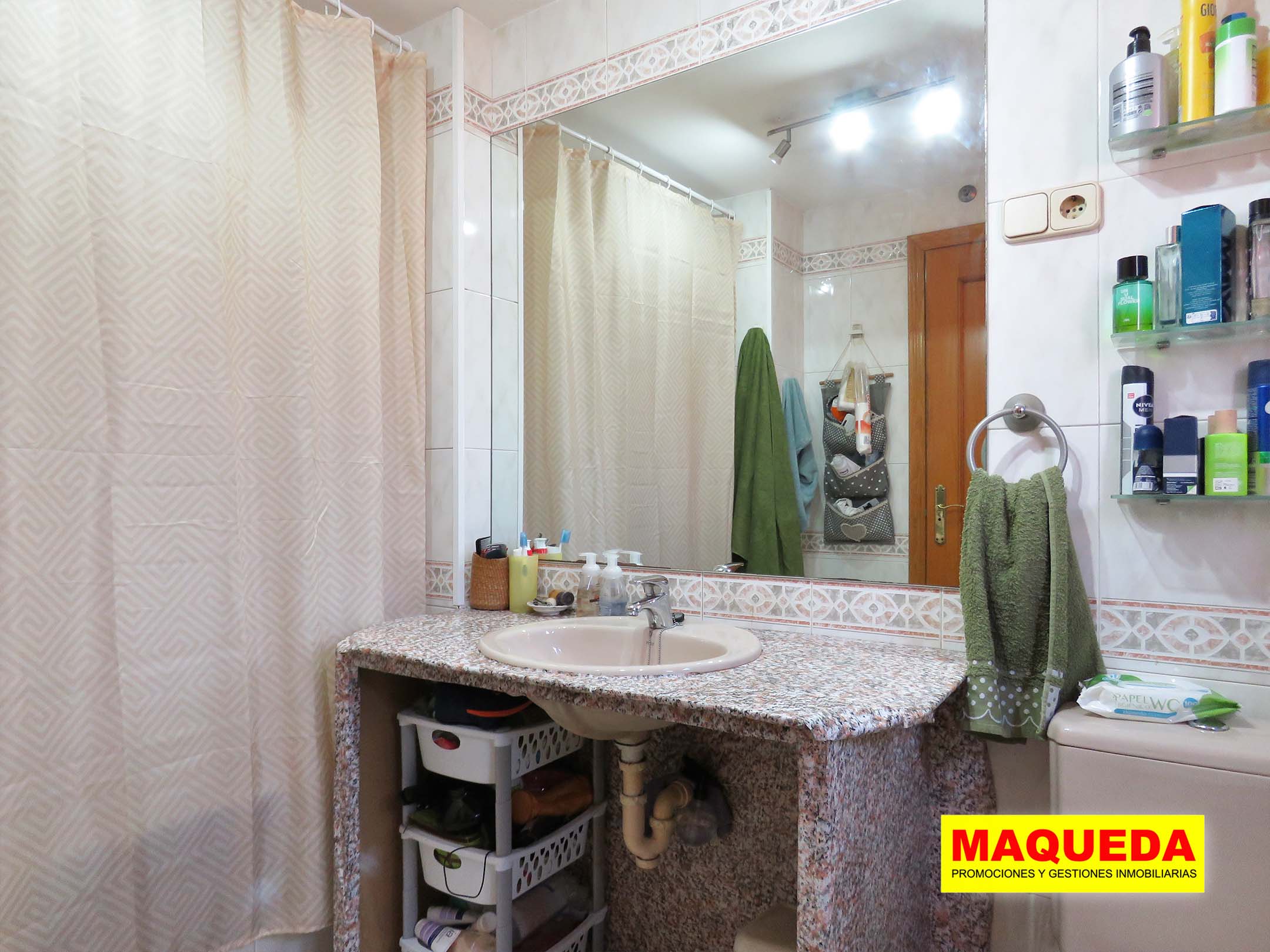 Baño en suite del dúplex en venta en Prado Santo Domingo, Alcorcón