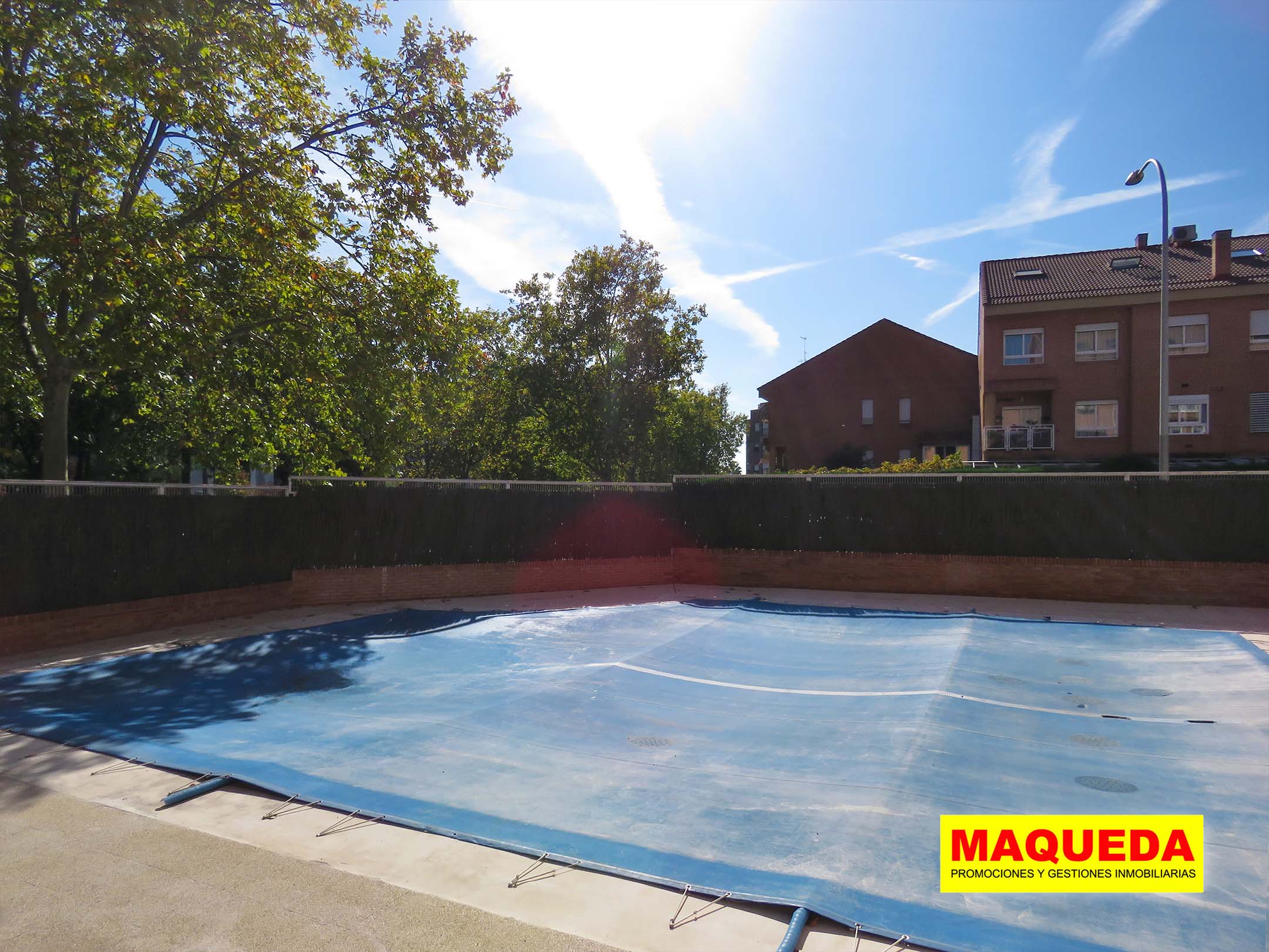 Piscina del dúplex en venta en Prado Santo Domingo de Alcorcón