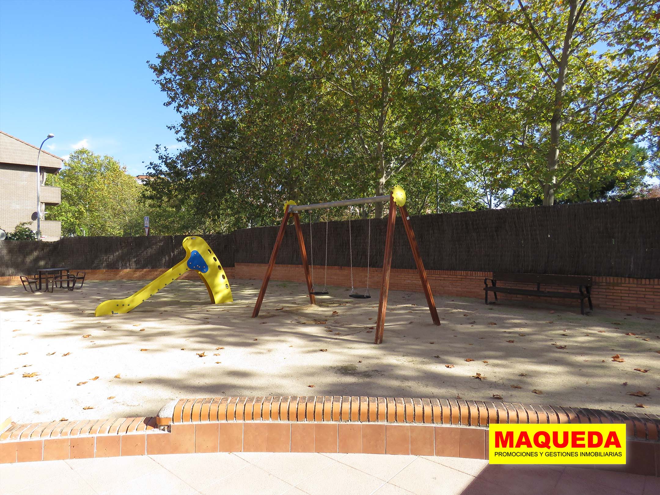 Zona infantil del dúplex en venta en Prado Santo Domingo de Alcorcón