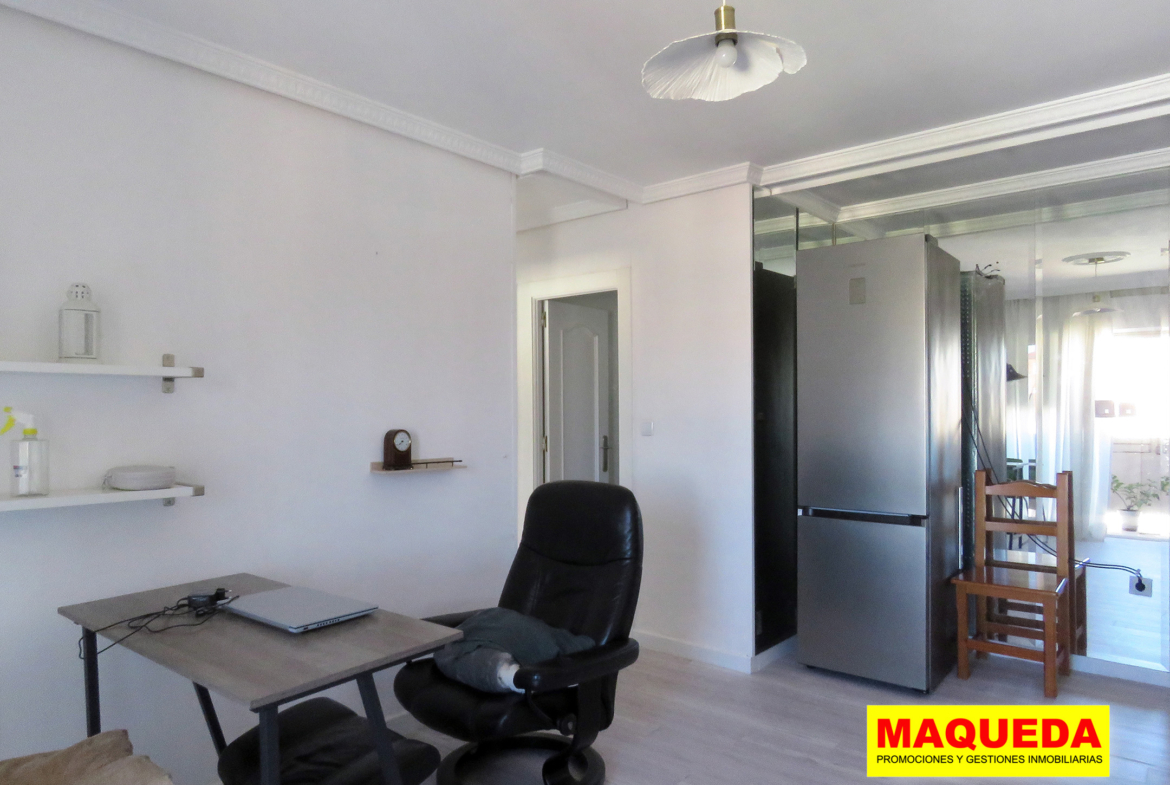 Salón comedor del piso en zona Los Cantos