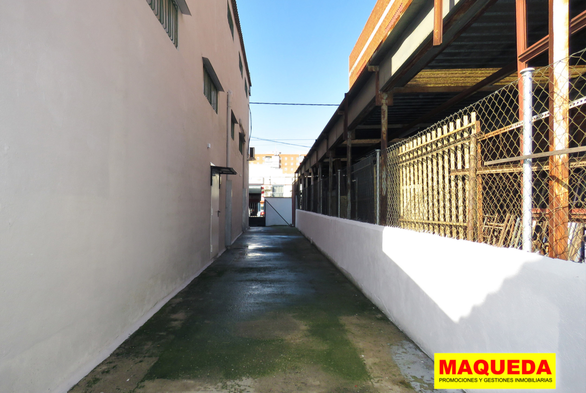 patio lateral de la nave en alquiler en Alcorcón