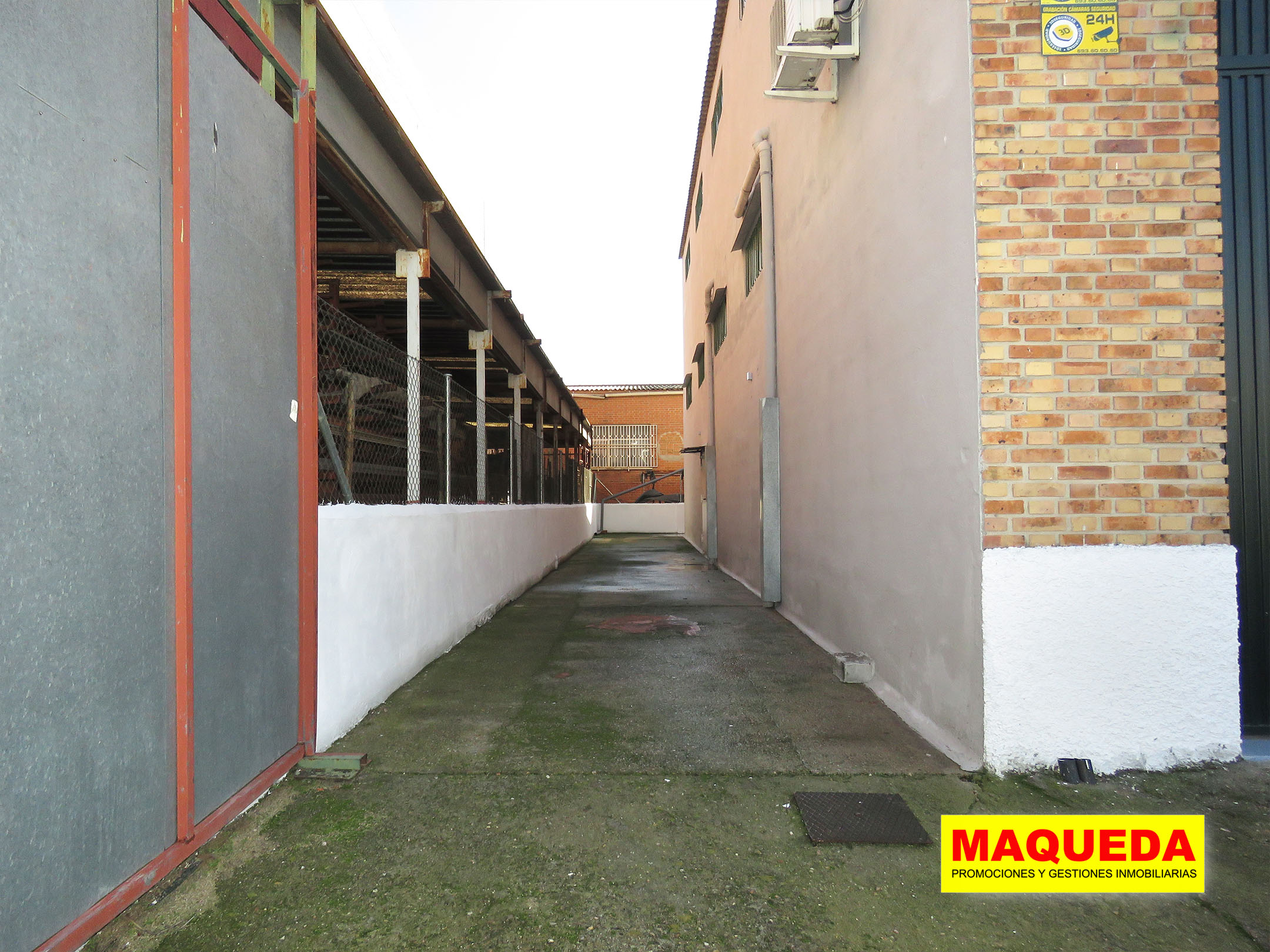 12_nave industrial en alquiler en Alcorcón - Polígono San Jose de Valderas - Leganés patio lateral de la nave industrial en alquiler en Leganés