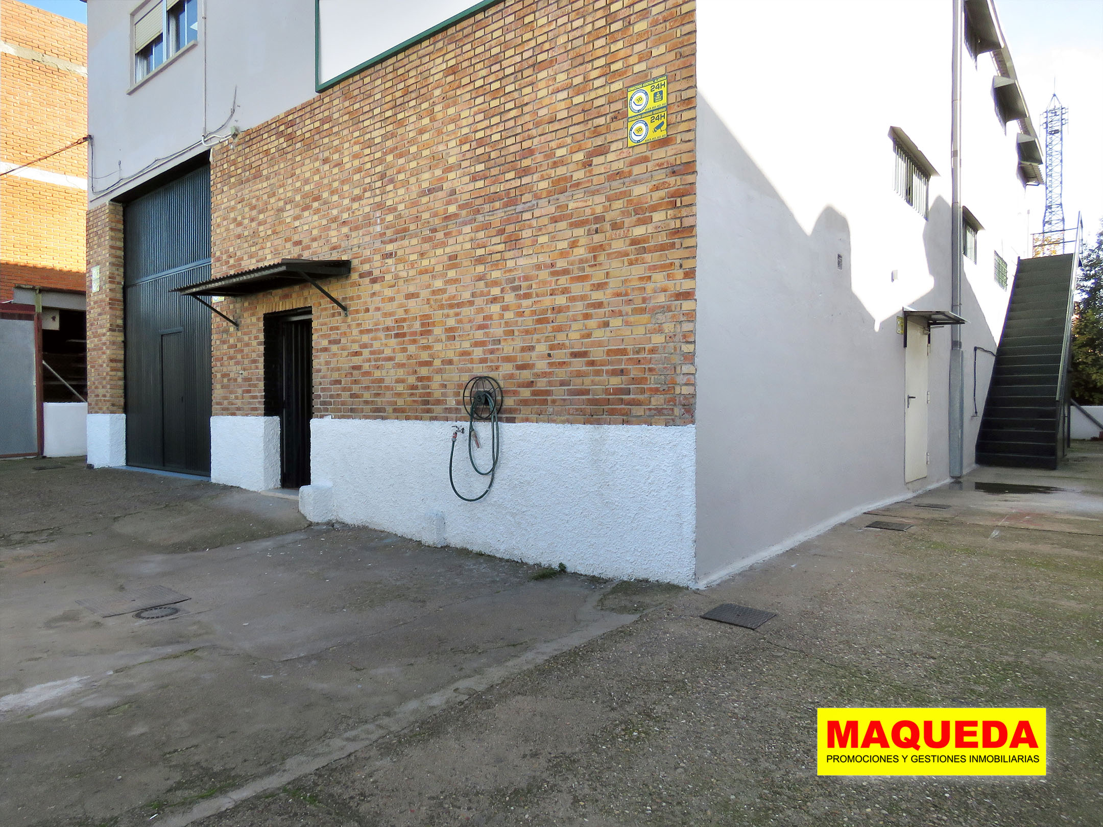 15_nave industrial en alquiler en Alcorcón - Polígono San Jose de Valderas - Leganés Patio frontal de la nave en alquiler en Alcorcón