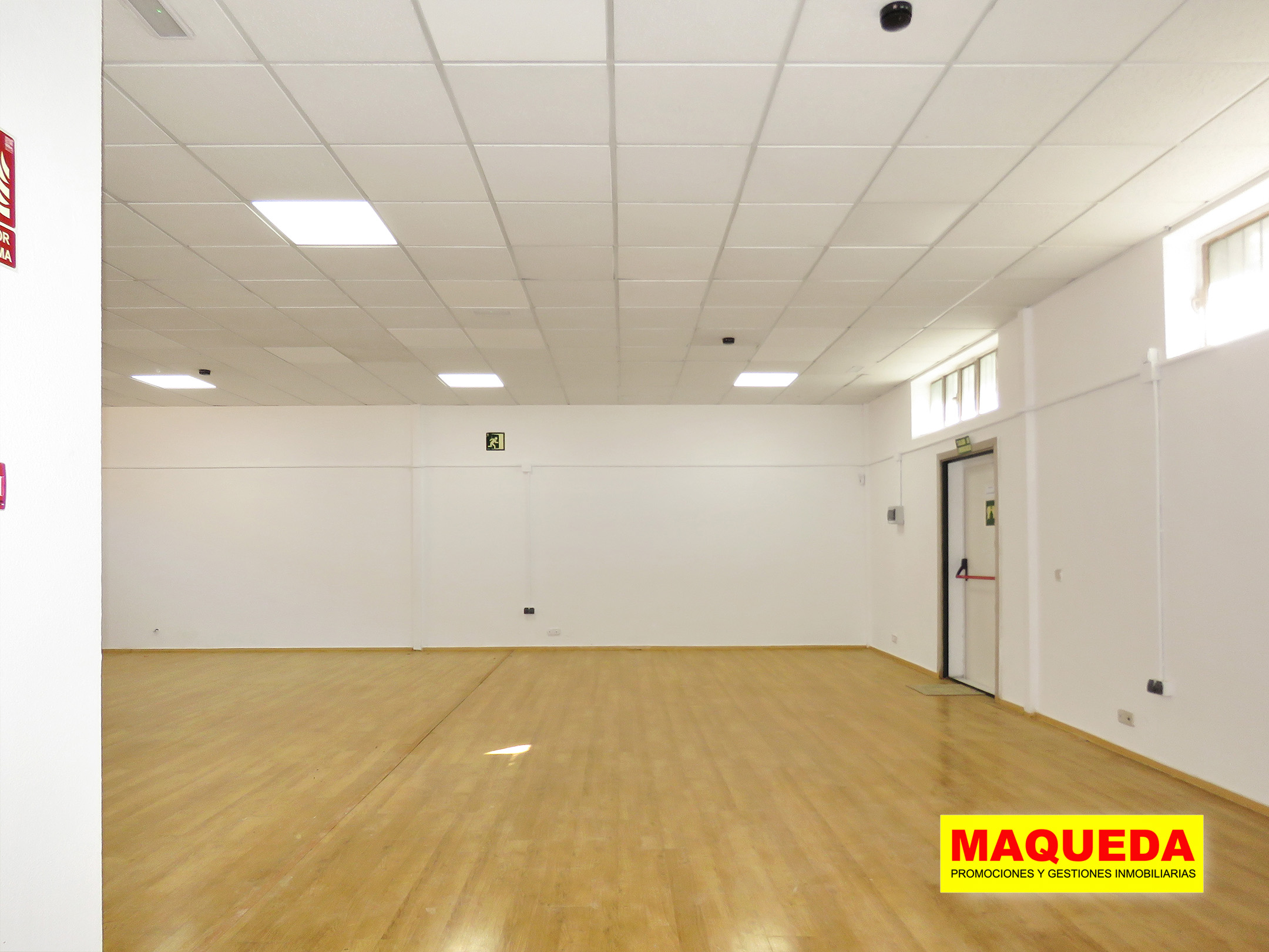 22_nave industrial en alquiler en Alcorcón - Polígono San Jose de Valderas - Leganés Amplio espacio con salida de emergencias en la nave en alquiler en Alcorcón