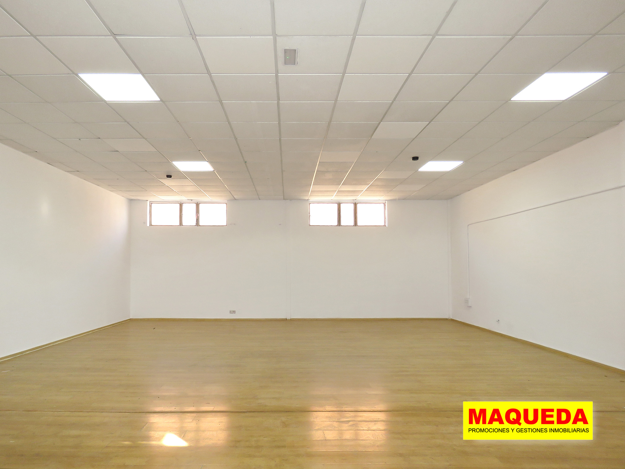 24_nave industrial en alquiler en Alcorcón - Polígono San Jose de Valderas - Leganés Oficinas con tarima en la nave en alquiler en Alcorcón
