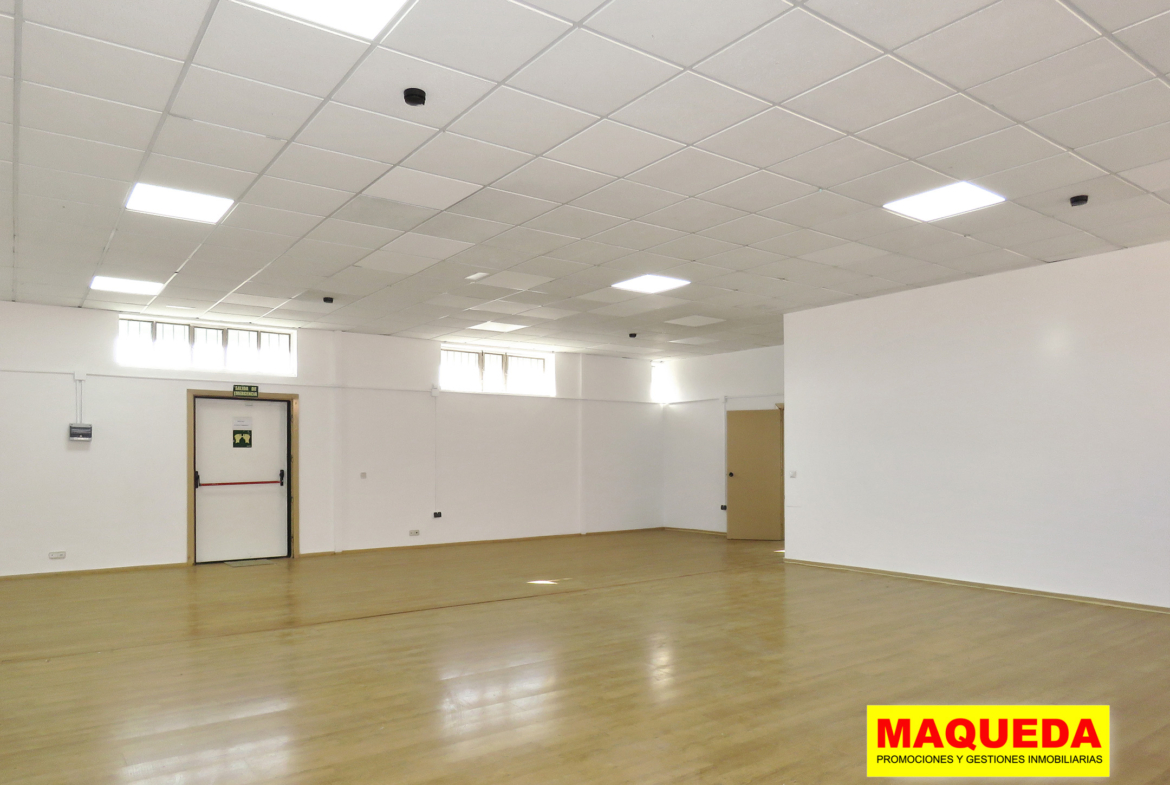 Oficina con salida de emergencias en la nave en alquiler en Alcorcón