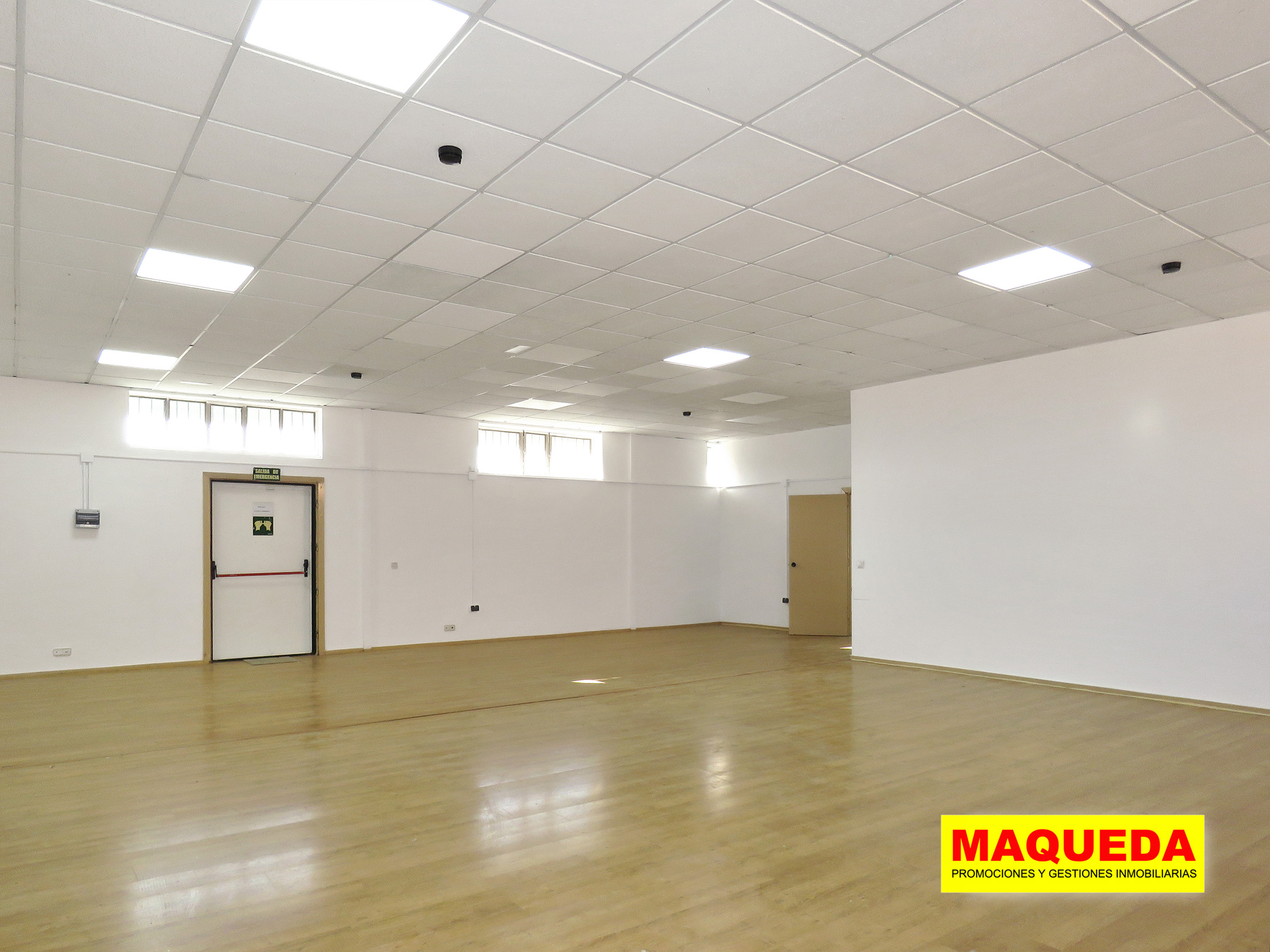 26_nave industrial en alquiler en Alcorcón - Polígono San Jose de Valderas - Leganés Oficina con salida de emergencias en la nave en alquiler en Alcorcón