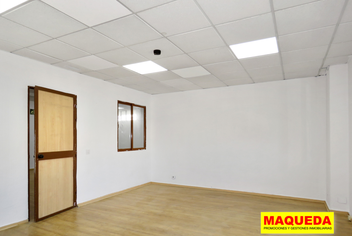 Despacho climatizado en la nave en alquiler en Alcorcón