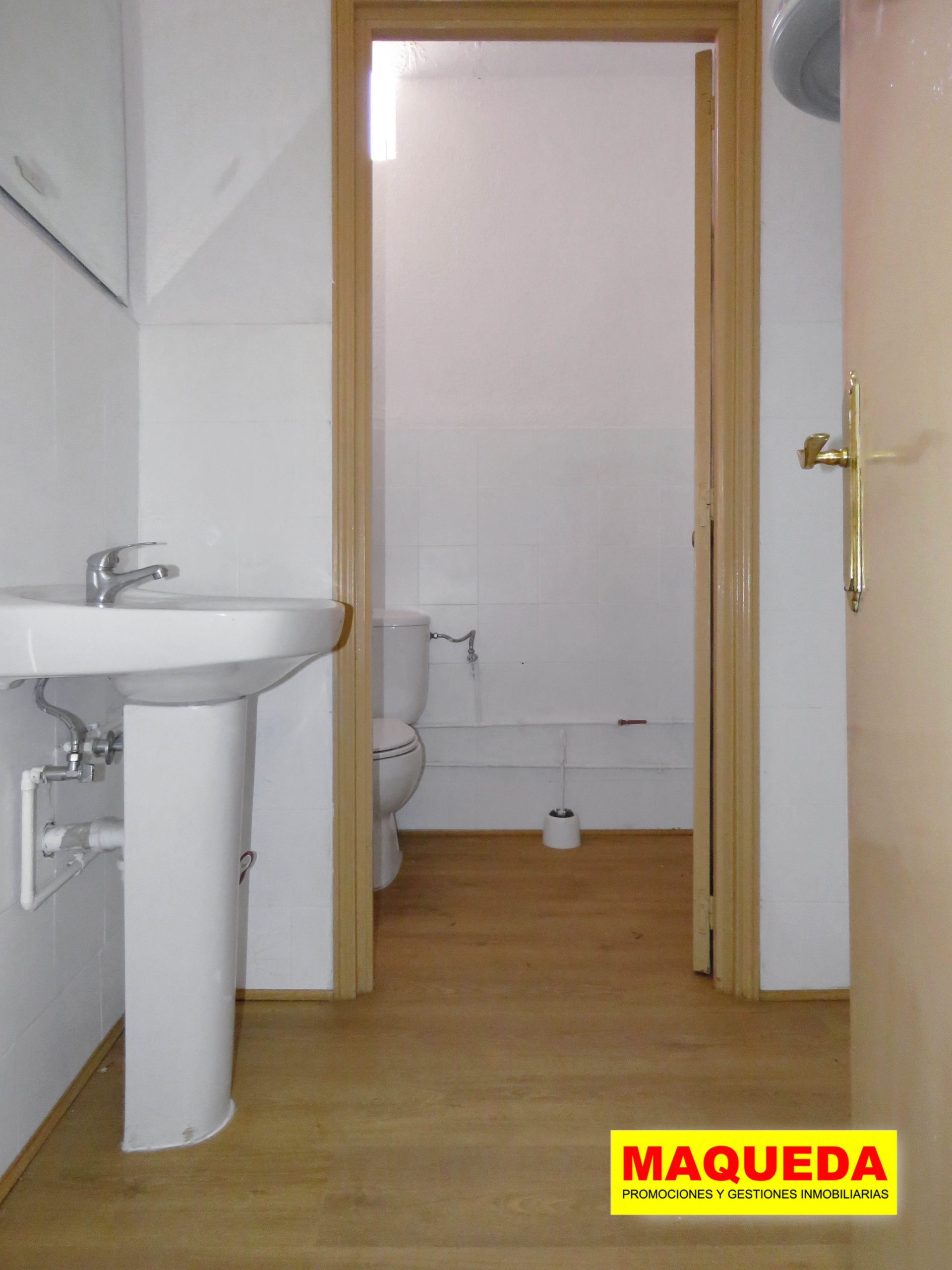 30_nave industrial en alquiler en Alcorcón - Polígono San Jose de Valderas - Leganés Aseo en la planta alta de la nave en alquiler en Alcorcón