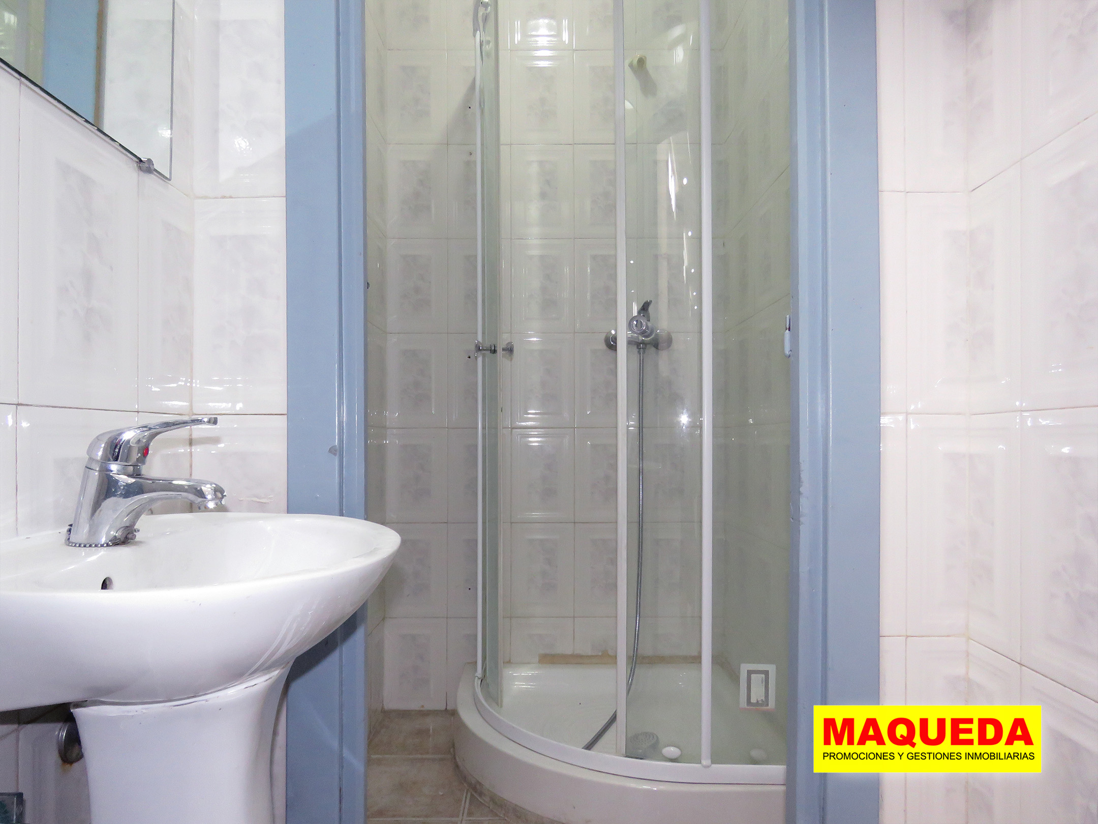 7_nave industrial en alquiler en Alcorcón - Polígono San Jose de Valderas - Leganés Baño con ducha de la nave en alquiler en Alcorcón
