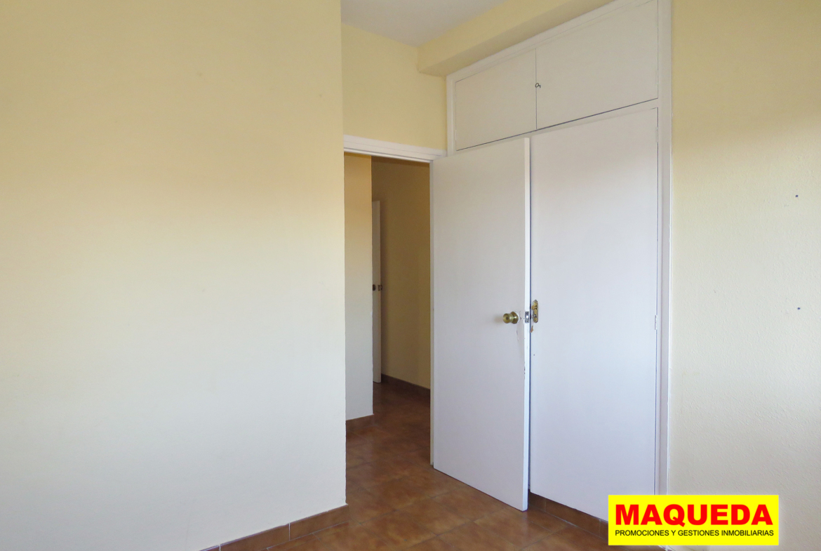 Armario en dormitorio del piso en venta en Guadarrama