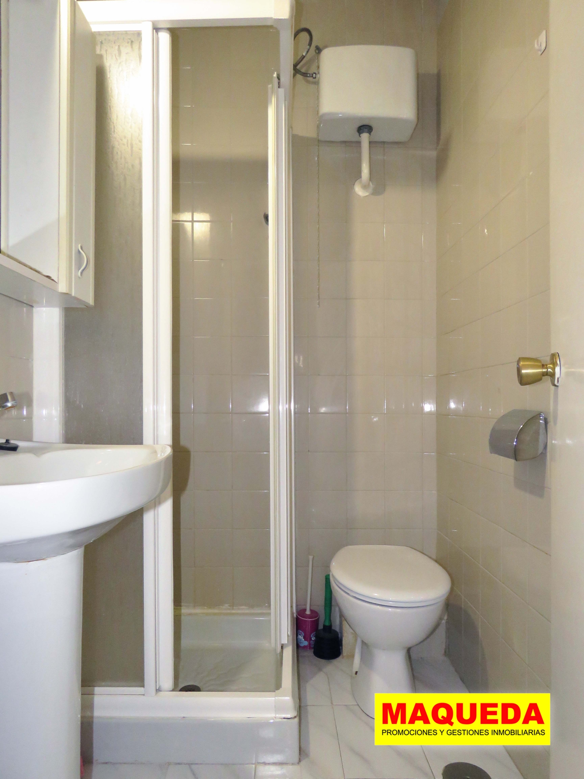 Baño con ducha en el piso en venta en Guadarrama