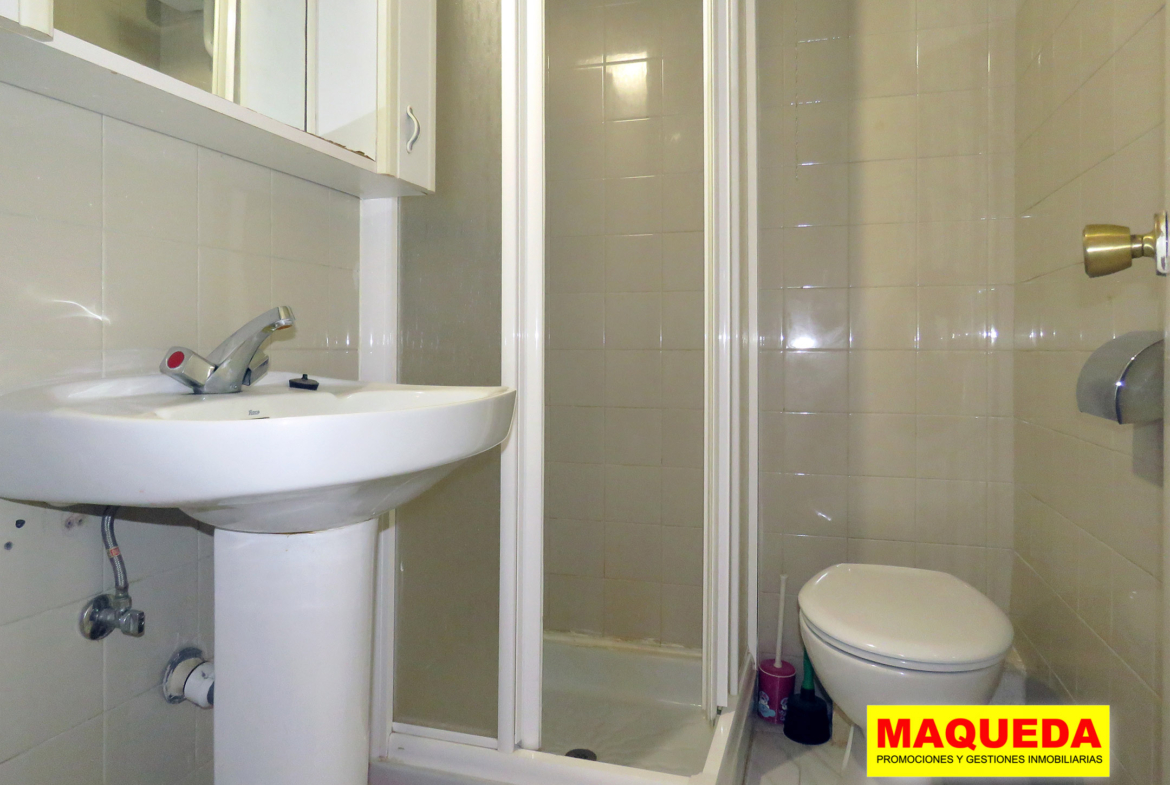 Baño con ducha en el piso en venta en Guadarrama - La Jarosa I